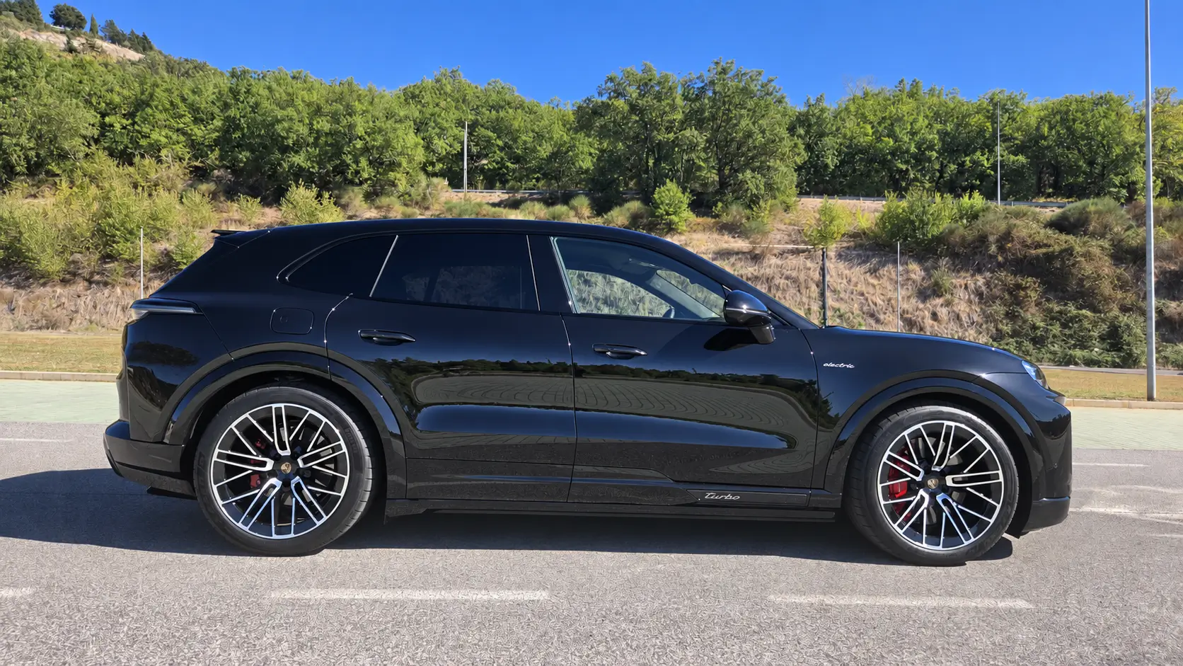 Porsche Cayenne EV Cayenne Turbo in Italy 028504ac-882c-4a46-84fc-c6cedc9fc118