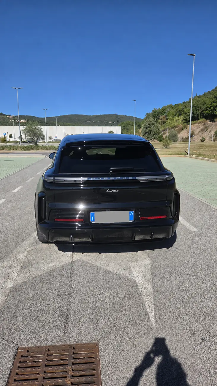 Porsche Cayenne EV Cayenne Turbo in Italy 050a8171-6c84-42e2-95df-2ec32c1ace16