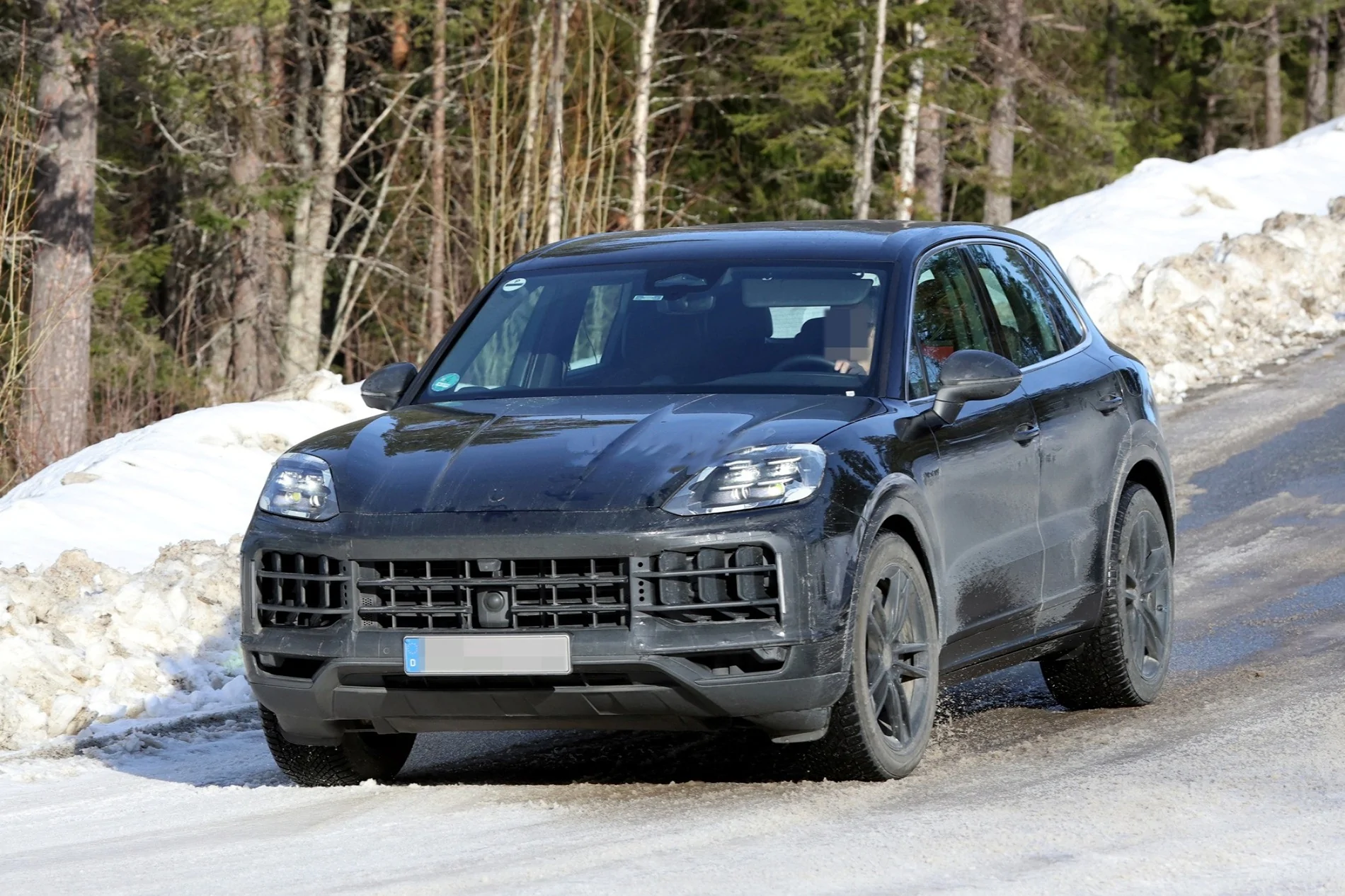 Porsche Cayenne EV ICE Cayenne 2027 1
