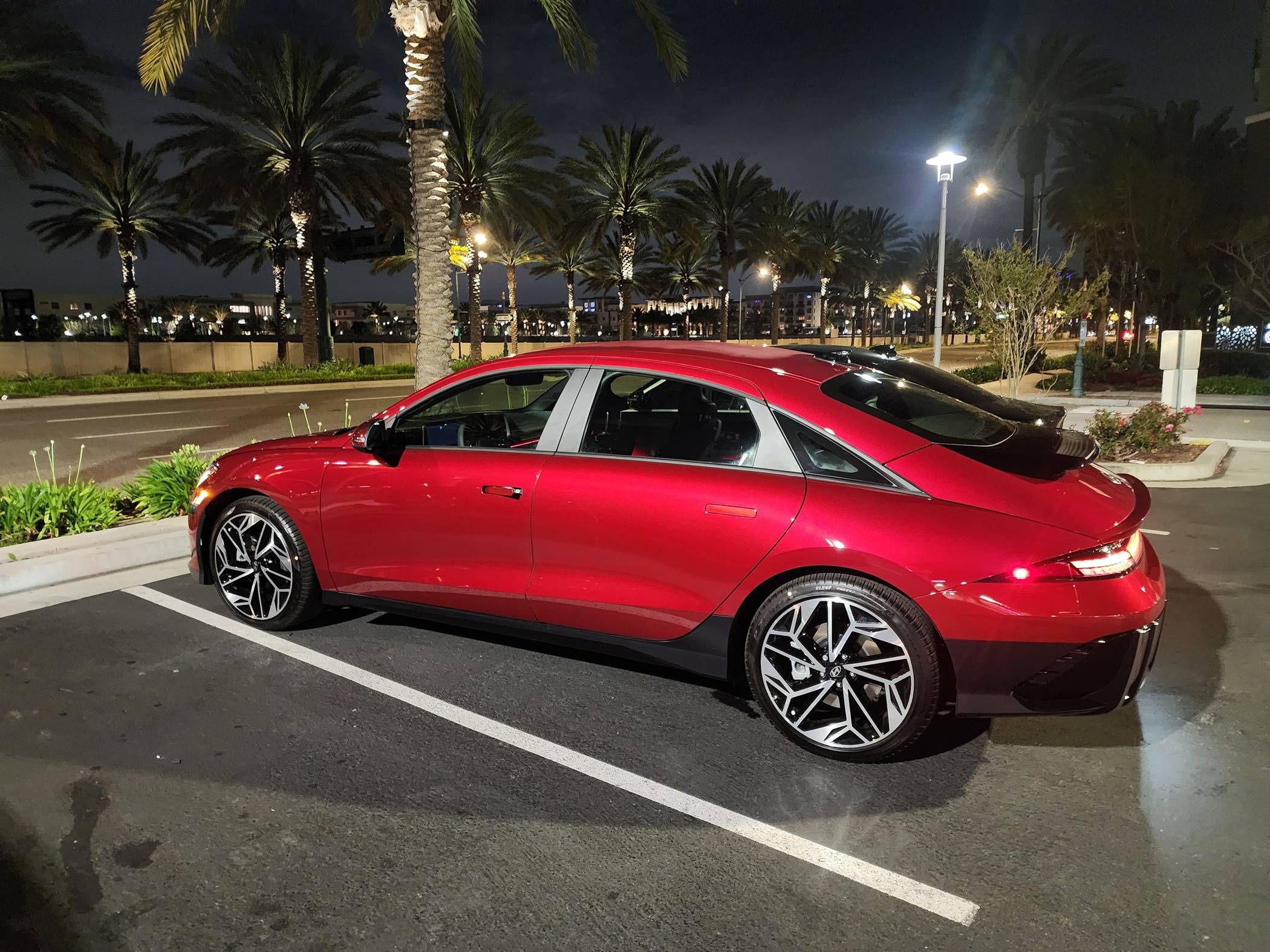 Porsche Cayenne EV Taycan v Hyundai Ioniq 6 1000037396