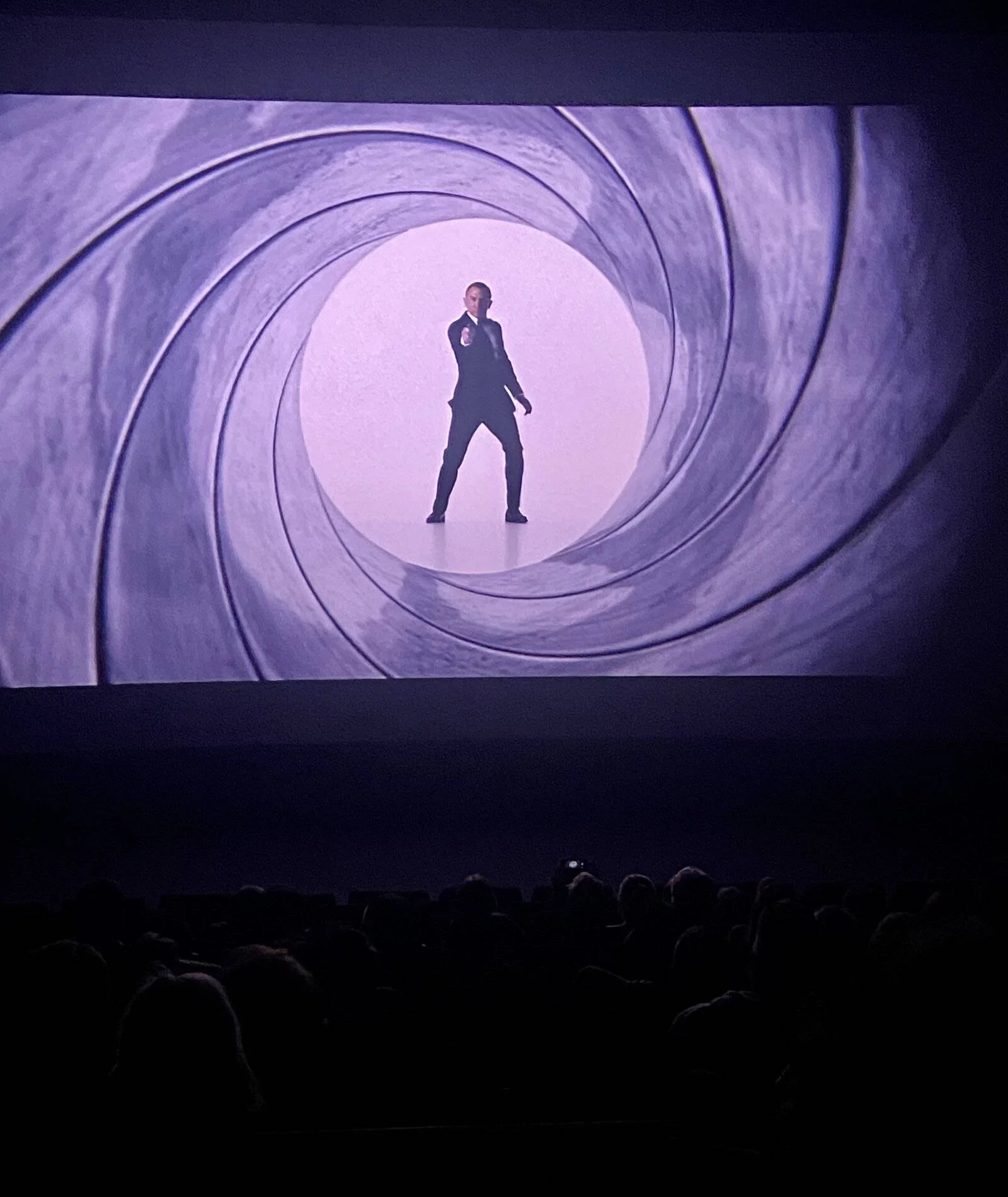 Porsche Cayenne EV Aston Martin 126578FC-96F5-409A-9124-3868724C6E88