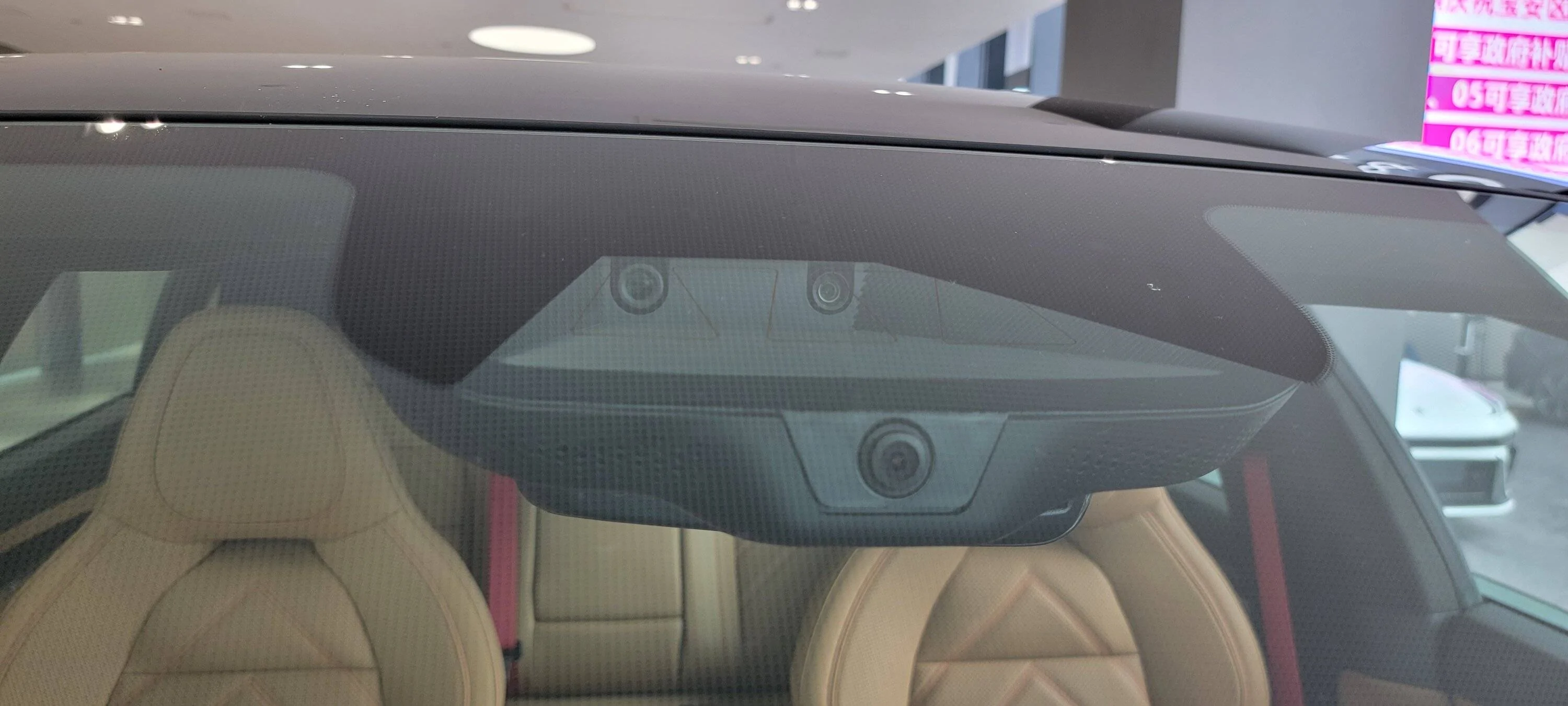 Porsche Cayenne EV Please help! Let’s imagine the new Macan EV comes out in 2 versions... 1681173734177