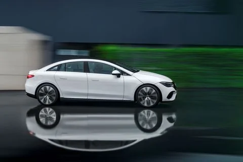 Porsche Cayenne EV Will you test drive the Mercedes EQS? 2021-07-04-image-d638562-1630793851