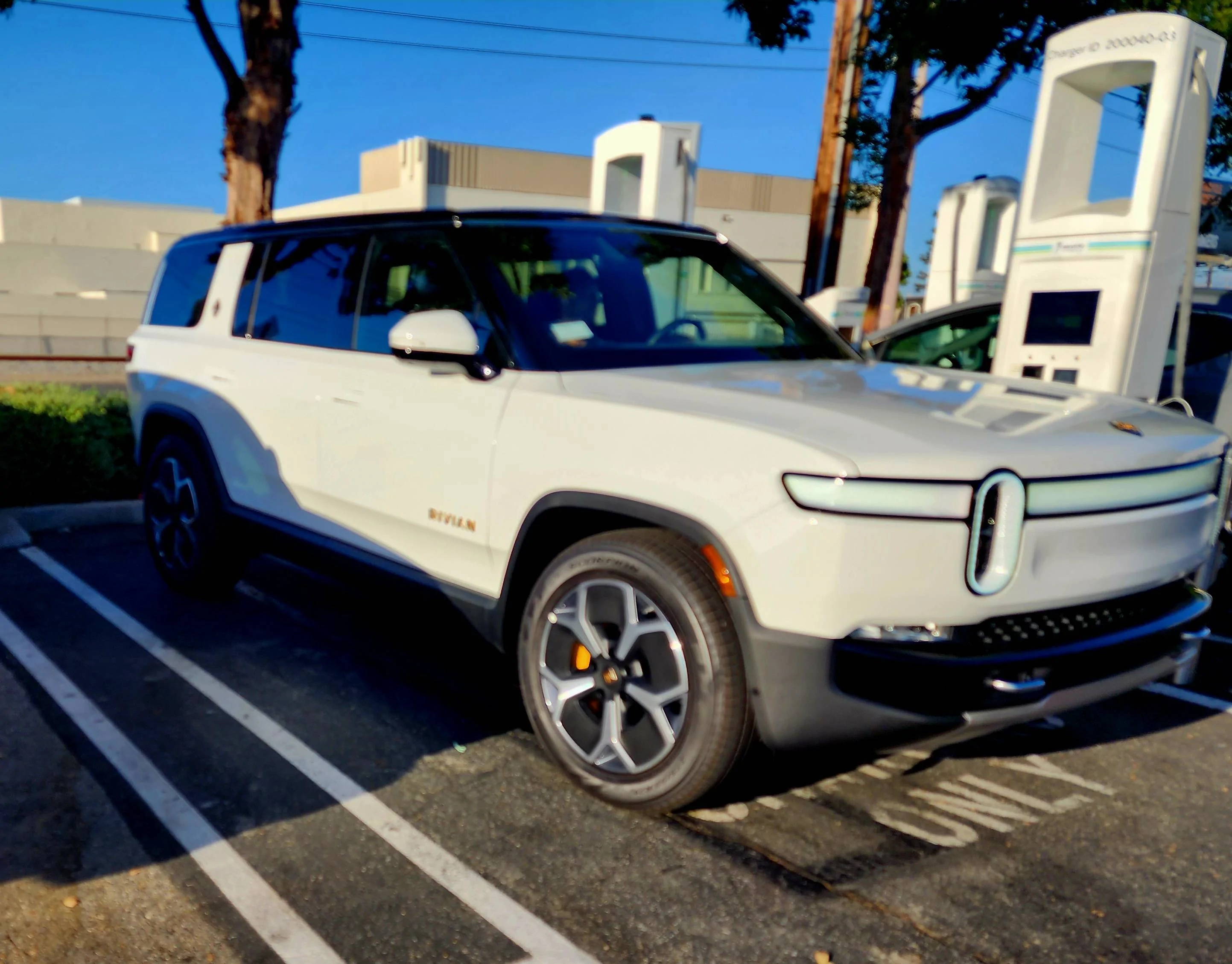 Porsche Cayenne EV Rivian… 20220930_172055
