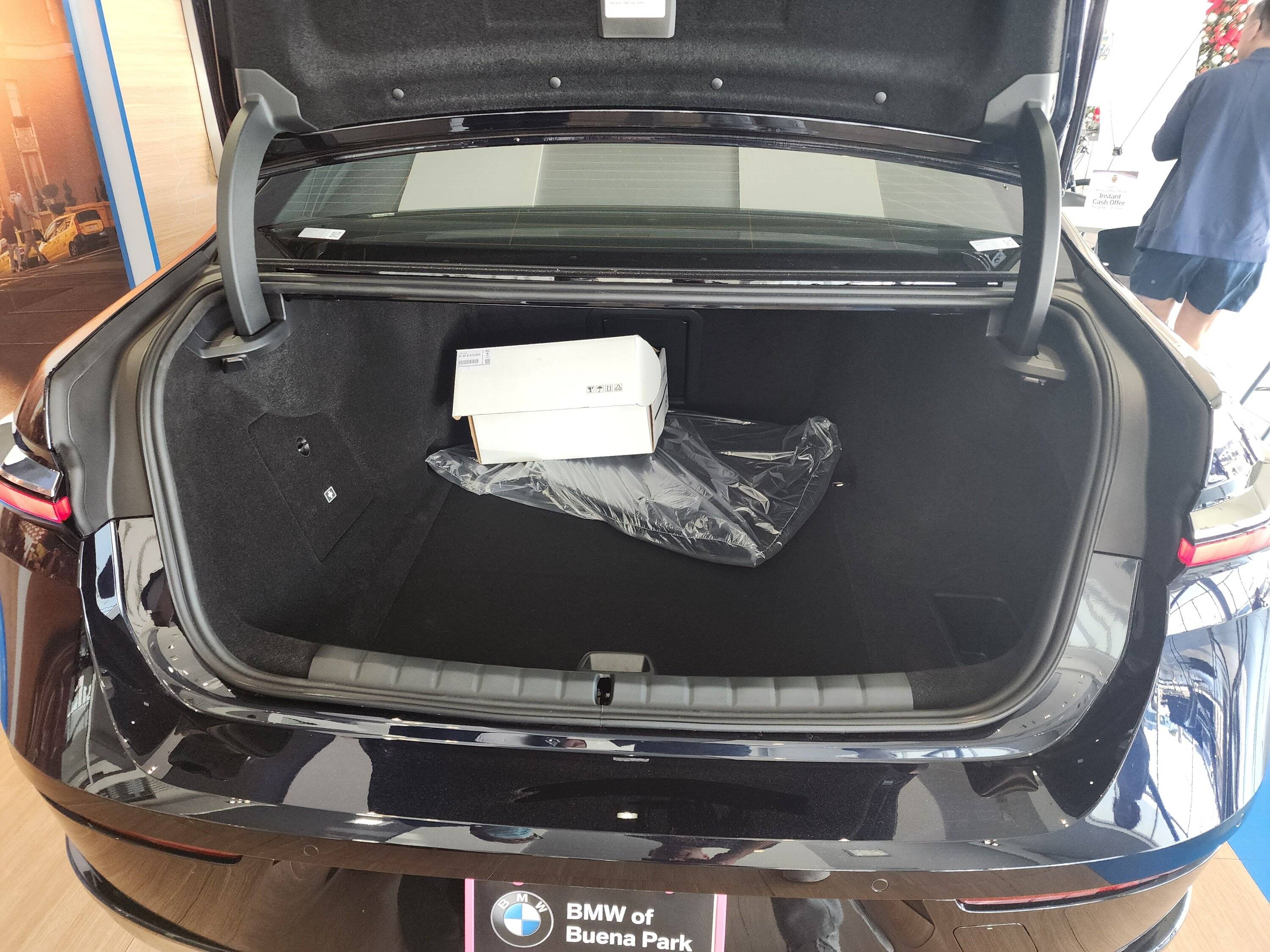 Porsche Cayenne EV BMW i7 20221203_125241