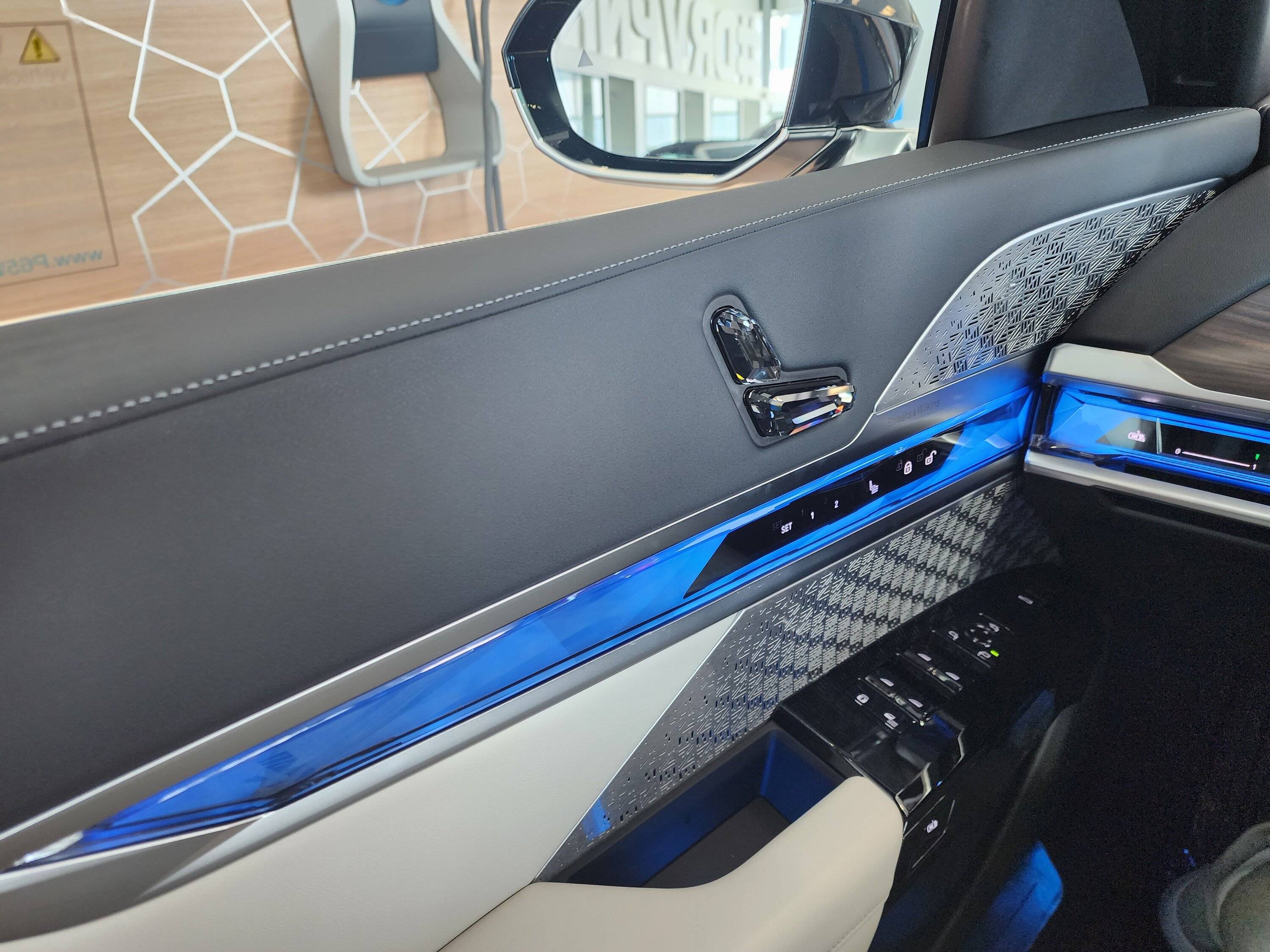 Porsche Cayenne EV BMW i7 20221203_125512