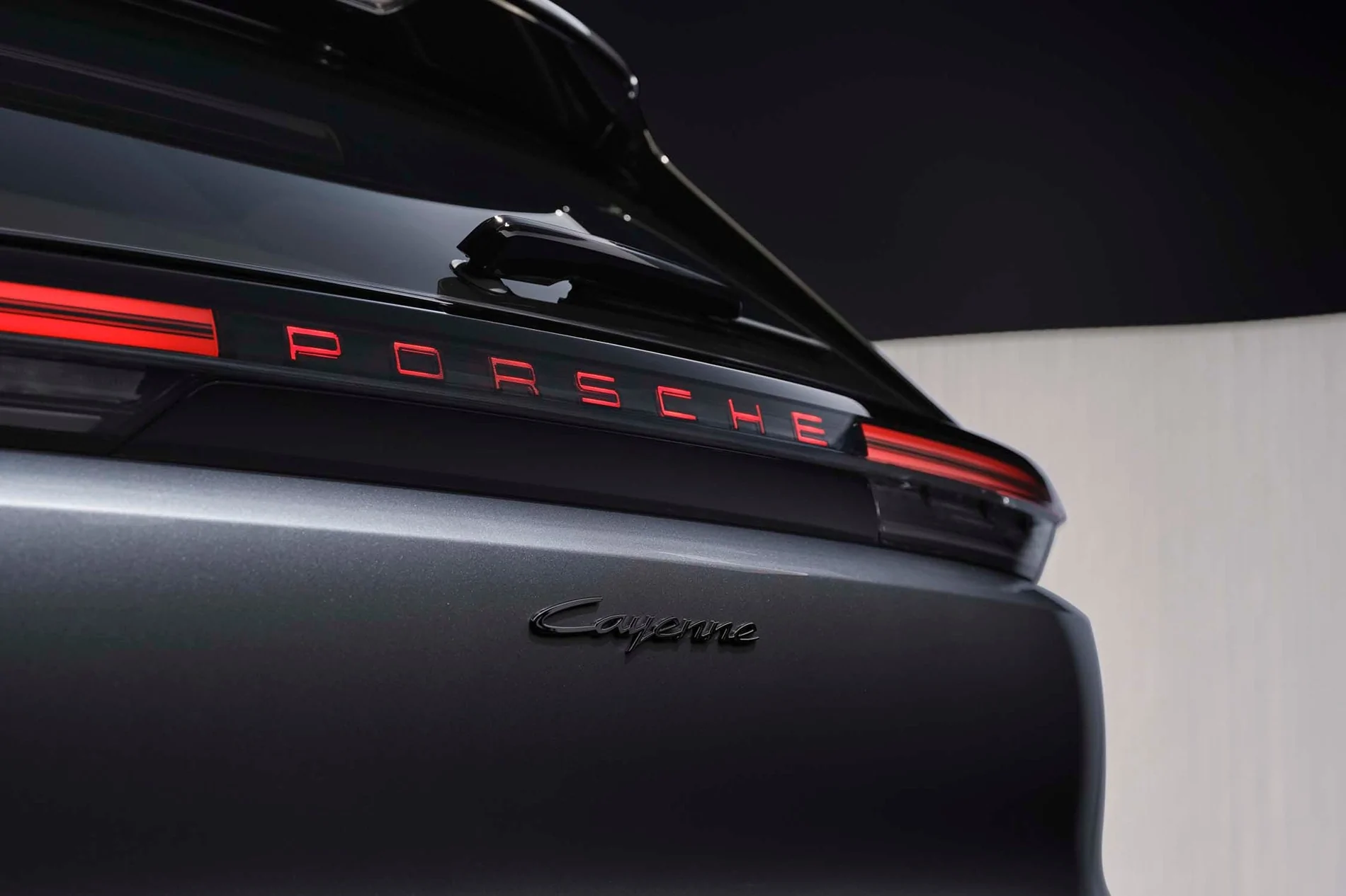 2026-porsche-cayenne-electric-105-691b622090cca.webp