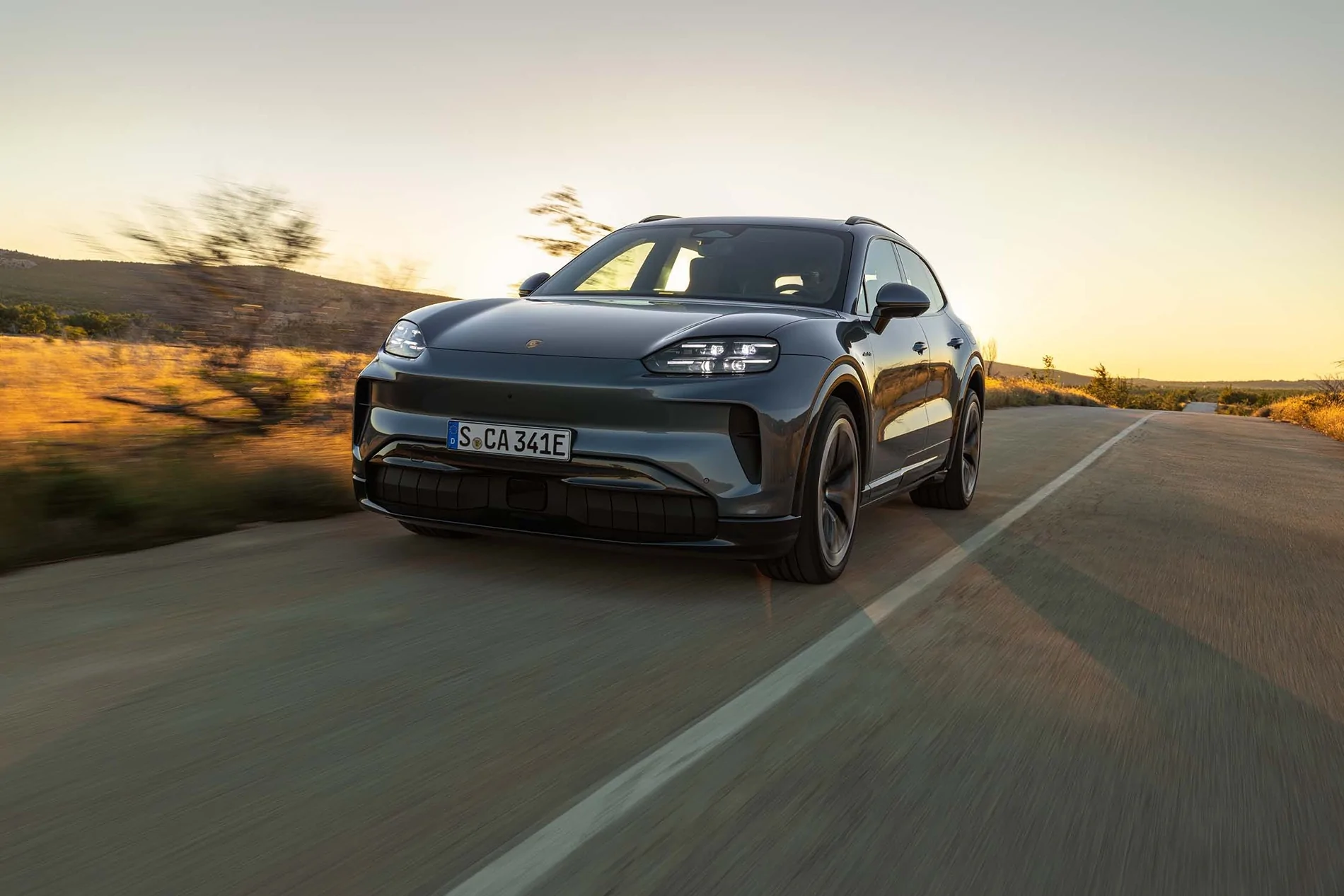 2026-porsche-cayenne-electric-110-691b6226bd0f6.webp