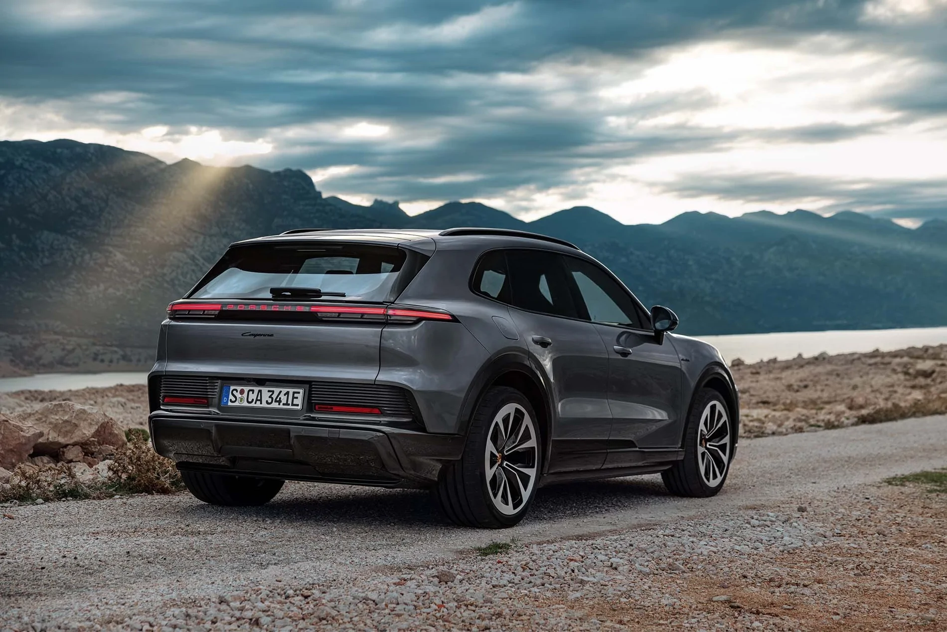 2026-porsche-cayenne-electric-112-691b62271feab.webp