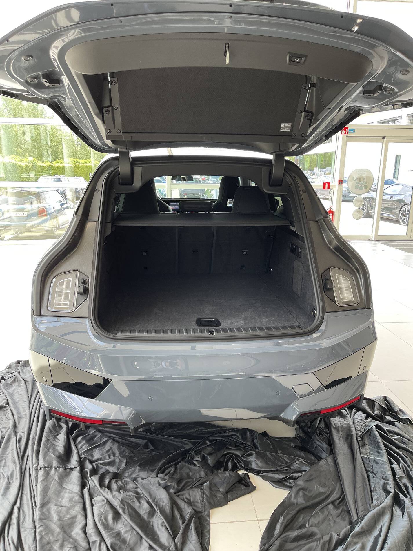Porsche Cayenne EV BMW i4 and iX in person 256A7E28-A78C-401B-8D61-68871B635CED