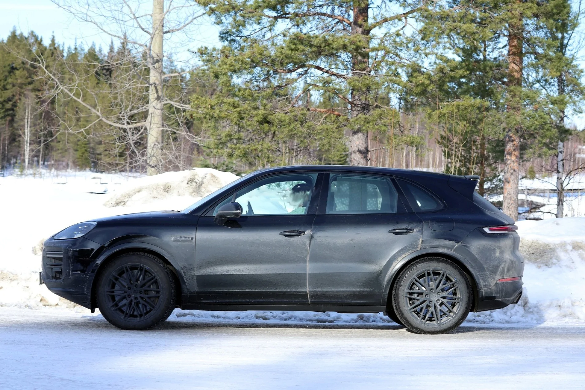 Porsche Cayenne EV ICE Cayenne 2027 4