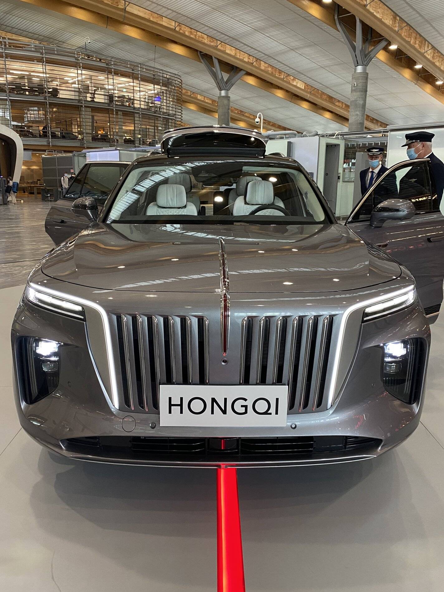 Porsche Cayenne EV Hongqi 5F3D654F-AA20-4C85-8B52-DB74D5044143