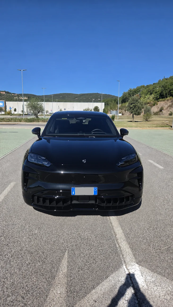 Porsche Cayenne EV Cayenne Turbo in Italy 751b882e-65b4-4595-9e3b-58d5b41f7583