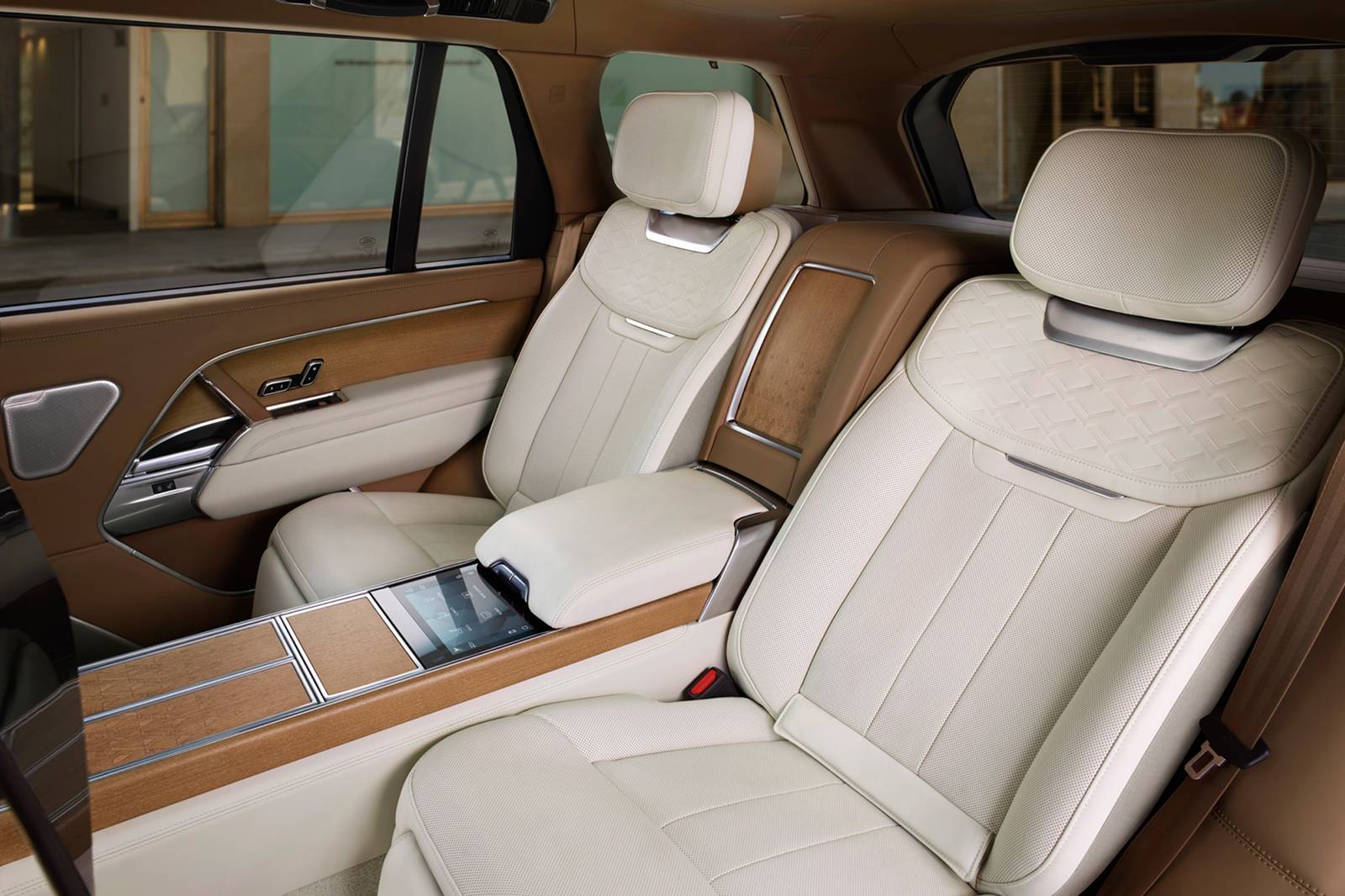 79-land-rover-range-rover-2021-official-reveal-images-sv-seats.jpg