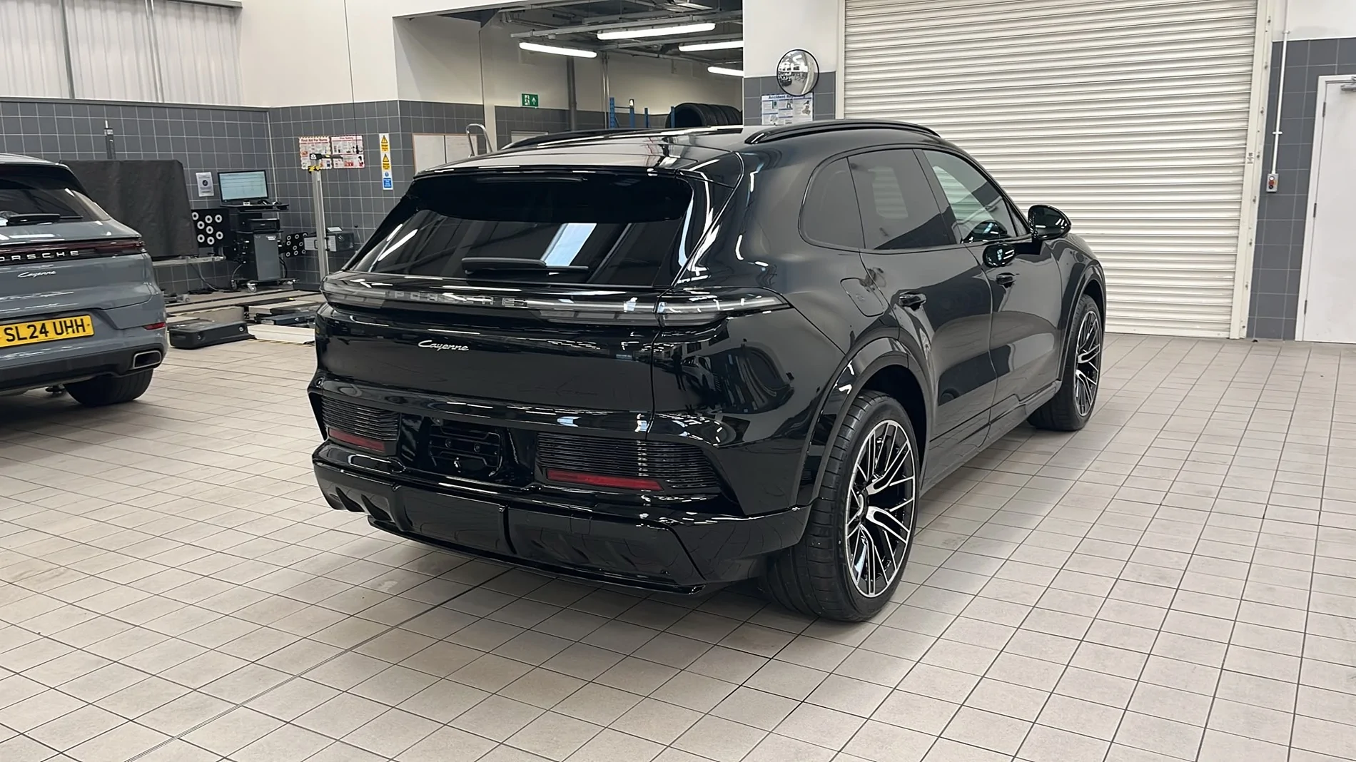 Porsche Cayenne EV UK build dates 8fc5c94d-738f-4849-ad29-c63108db9e0a