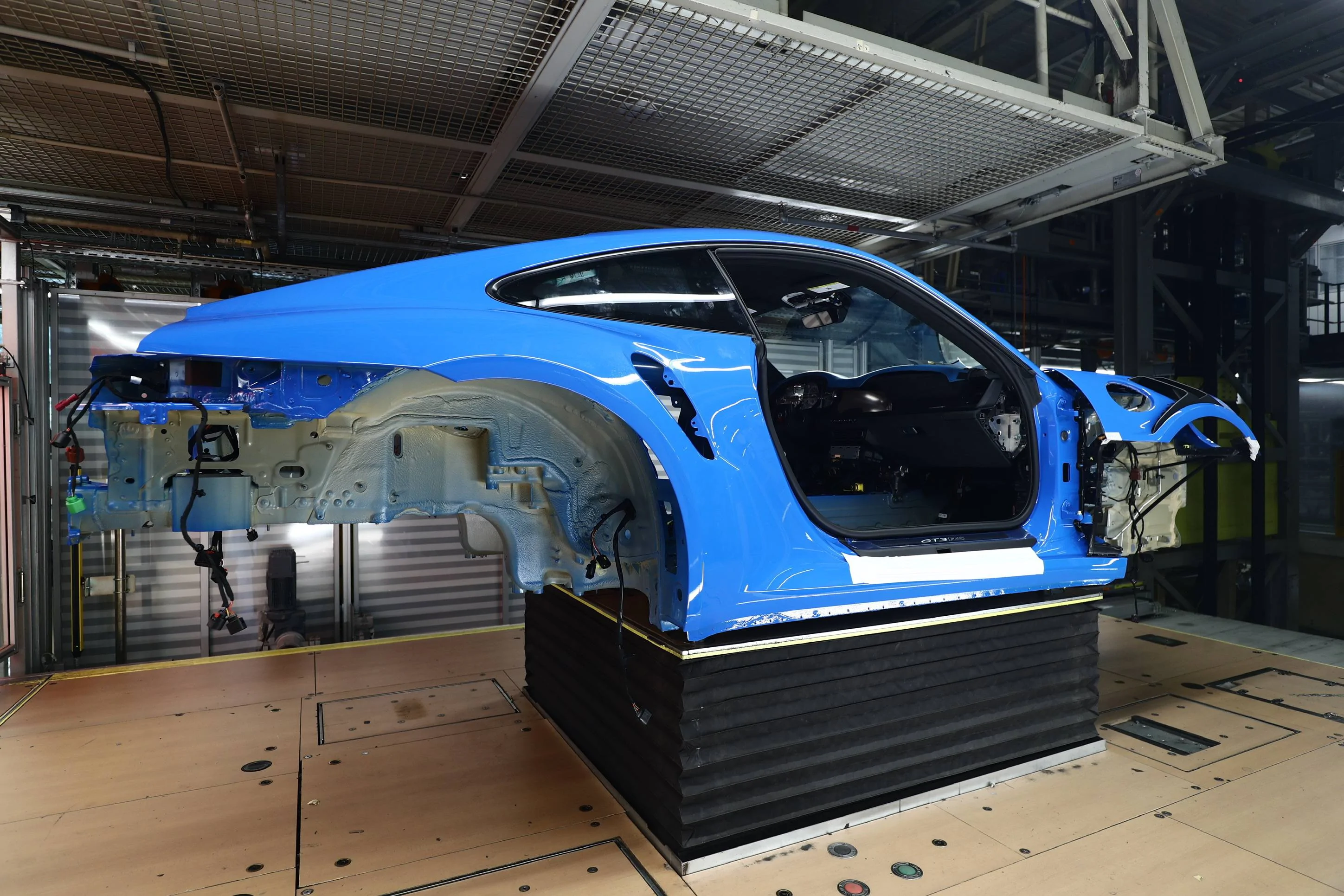 Porsche Cayenne EV meanwhile on the flip side…Porsche is just being mean… 911_GT3_RS_911_718_bodywork