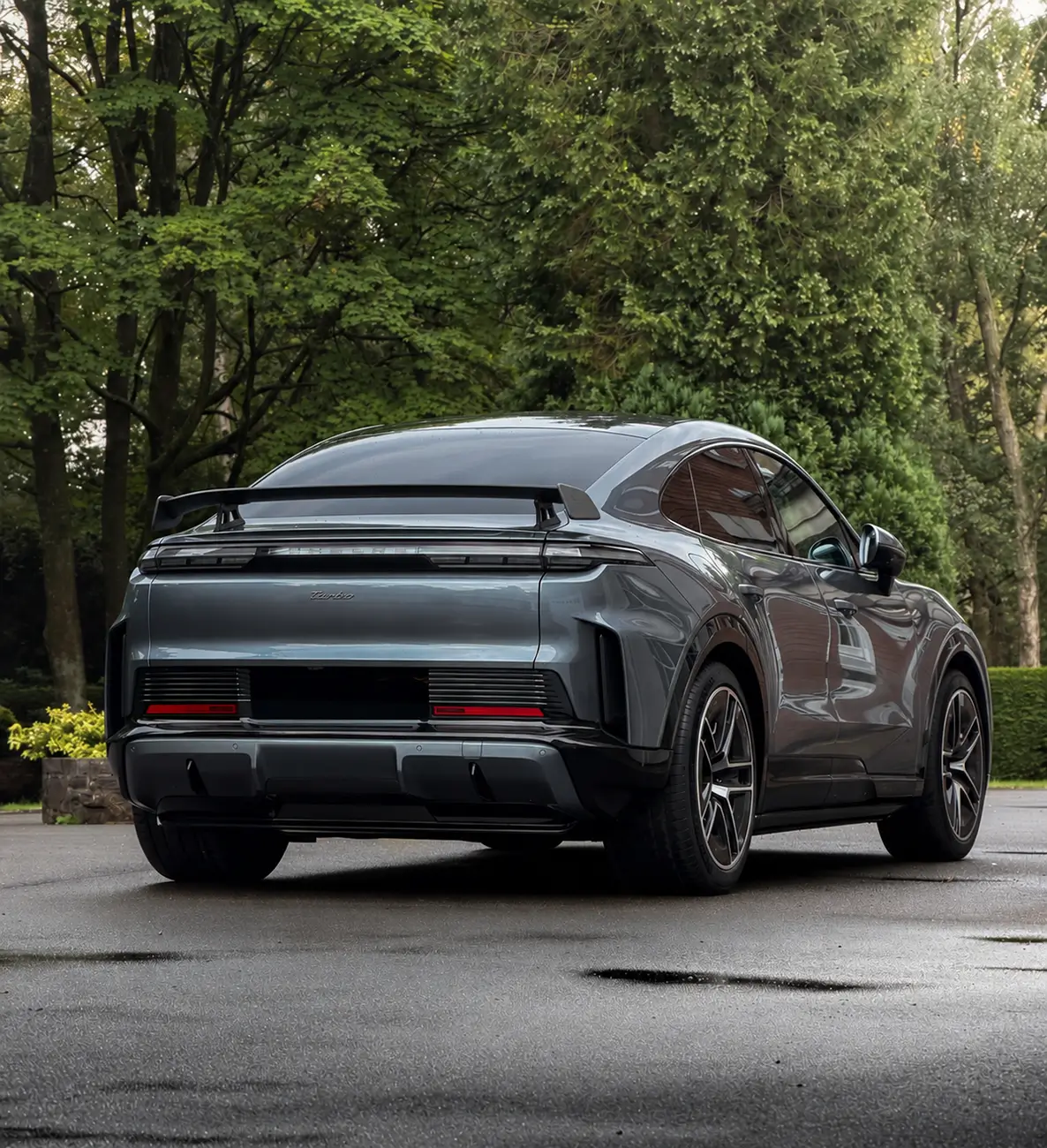 Cayenne EV Weissach.webp