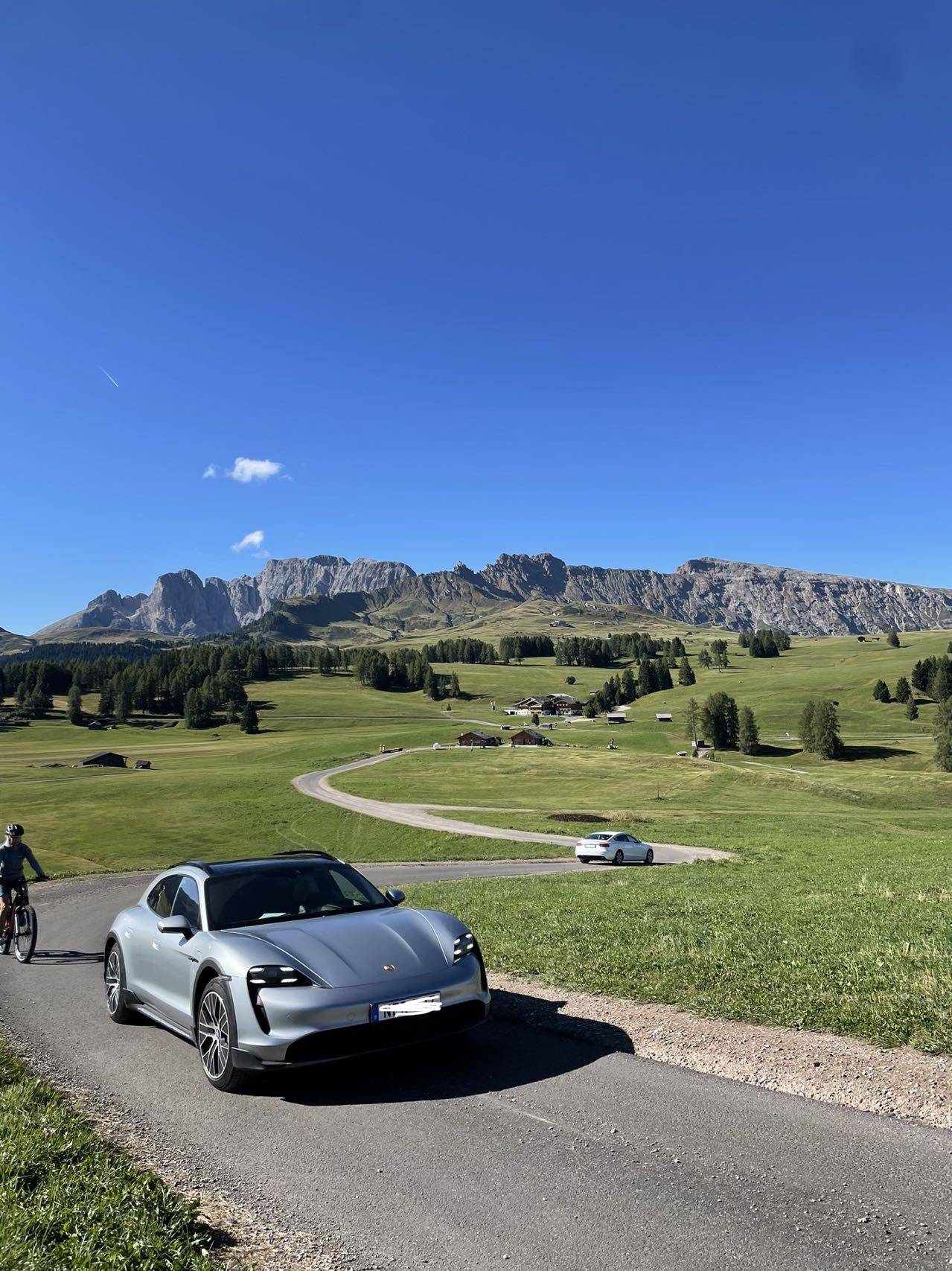 Porsche Cayenne EV Help! I am planning a nice drive around the Dolomites! CT4