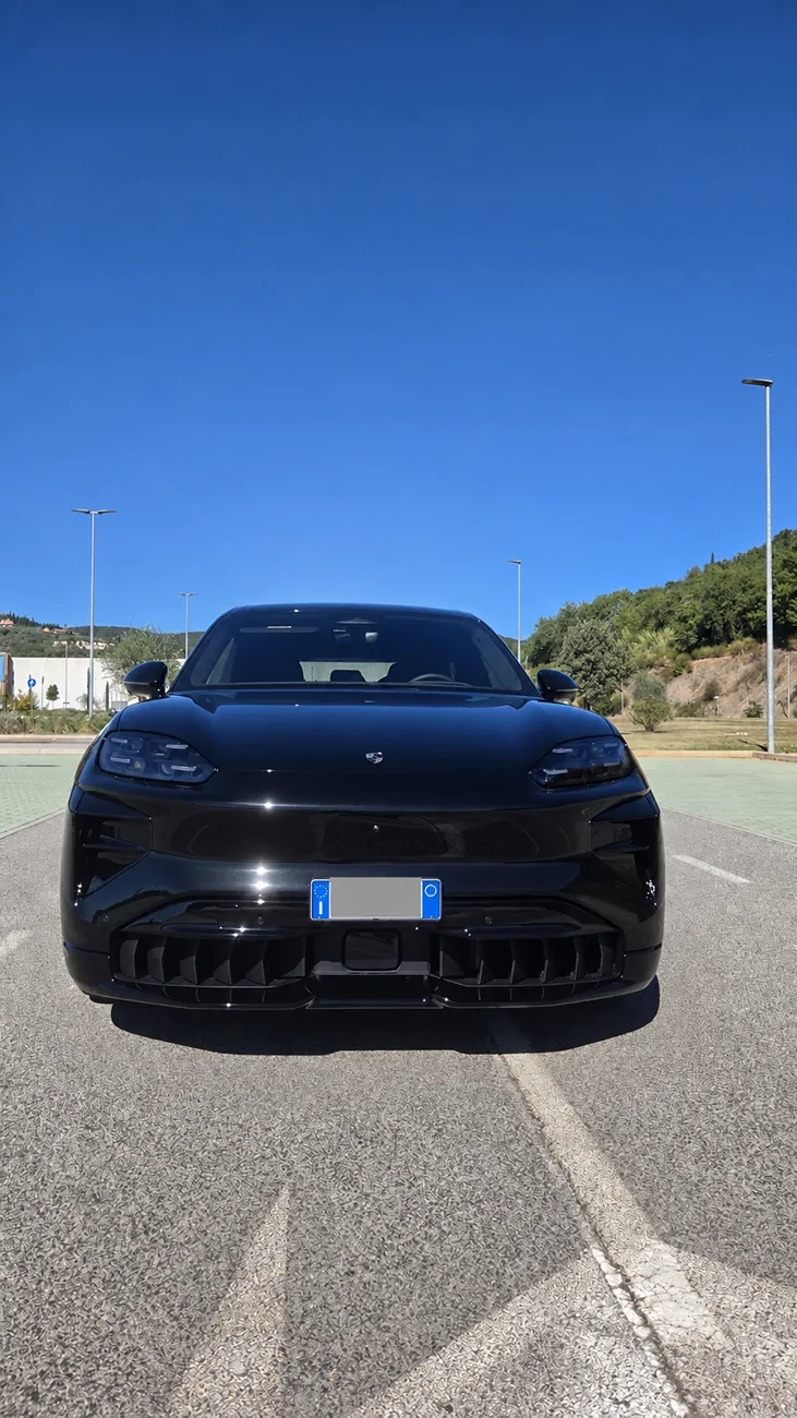 Porsche Cayenne EV Cayenne Turbo in Italy d8bd128c-62ef-4cf0-bef5-cb0ed65edd08