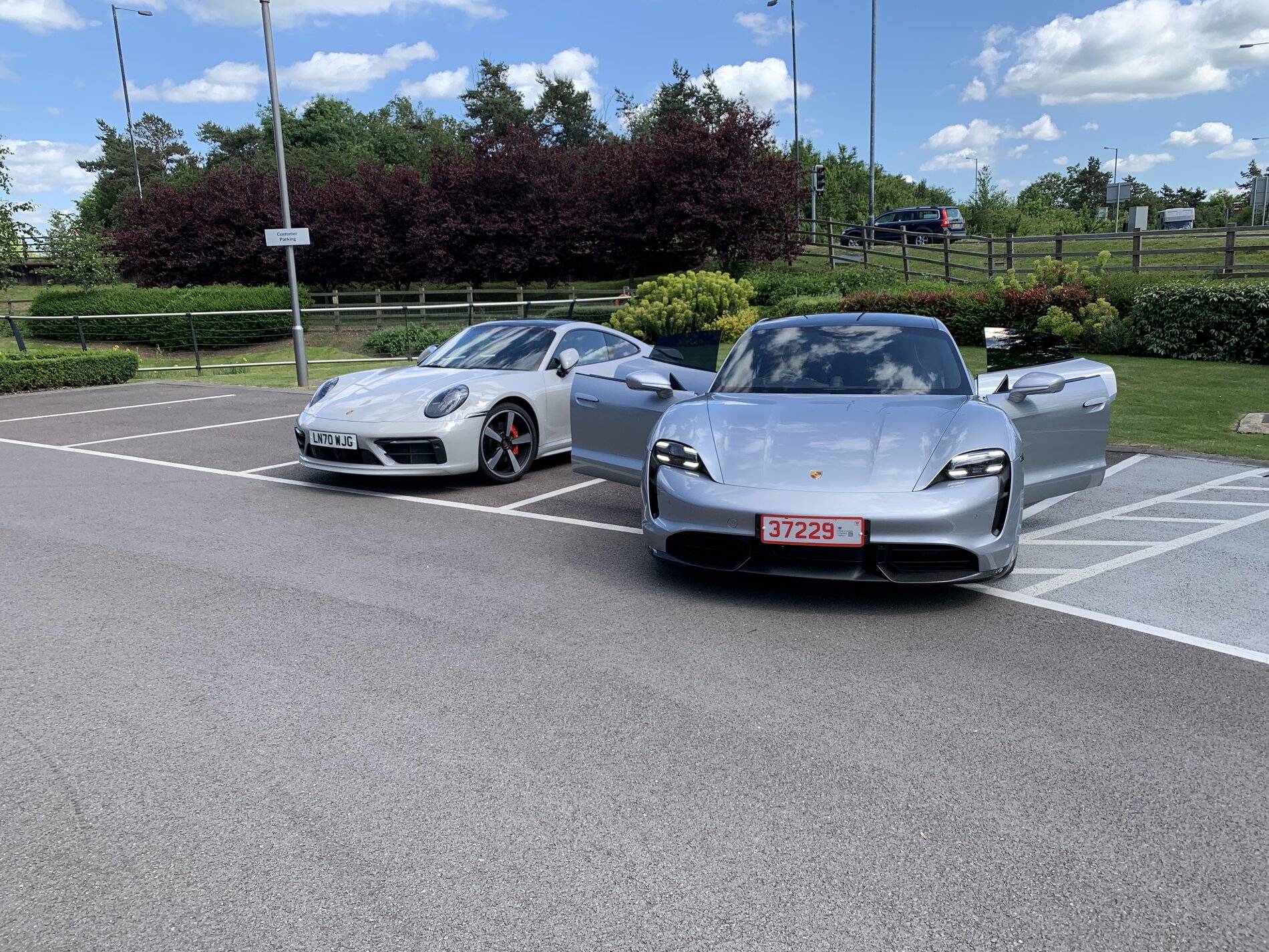 Porsche Cayenne EV Test drive 911 and Taycan E3C0A144-84BF-4363-A89D-715A5F3792C7