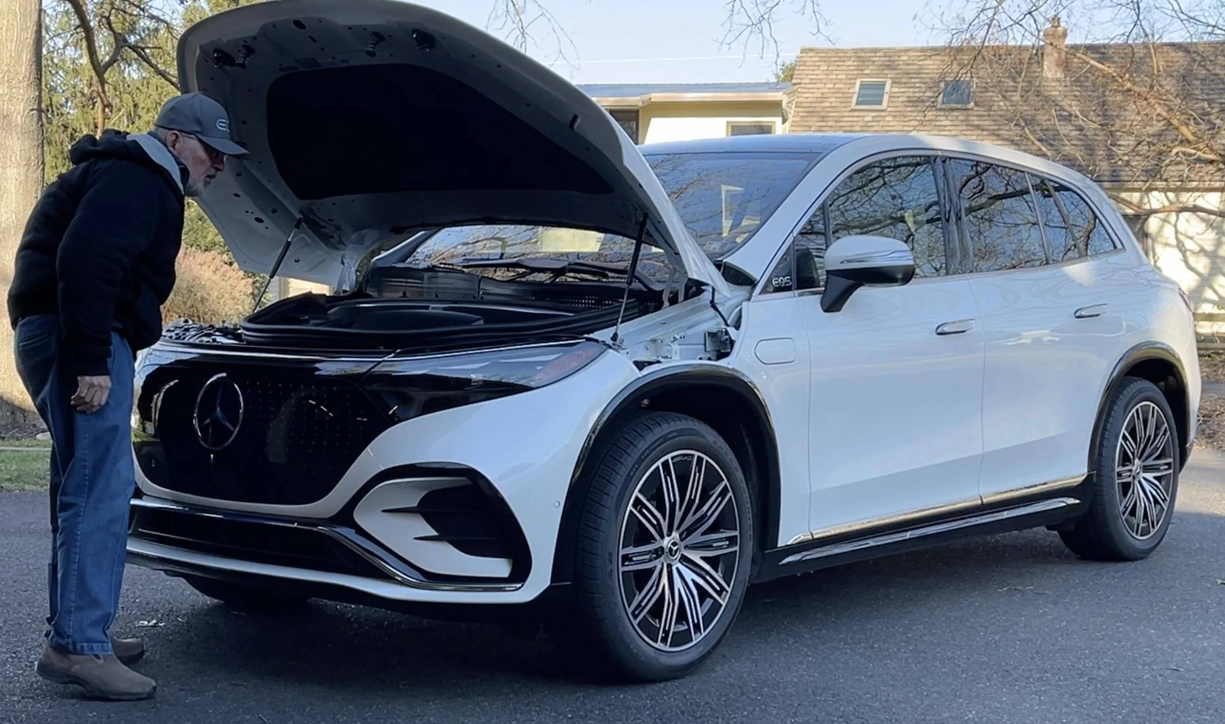 Porsche Cayenne EV Traded Taycan 4 CT for EQS 450 4Matic SUV EQS-SUV-OpenHood