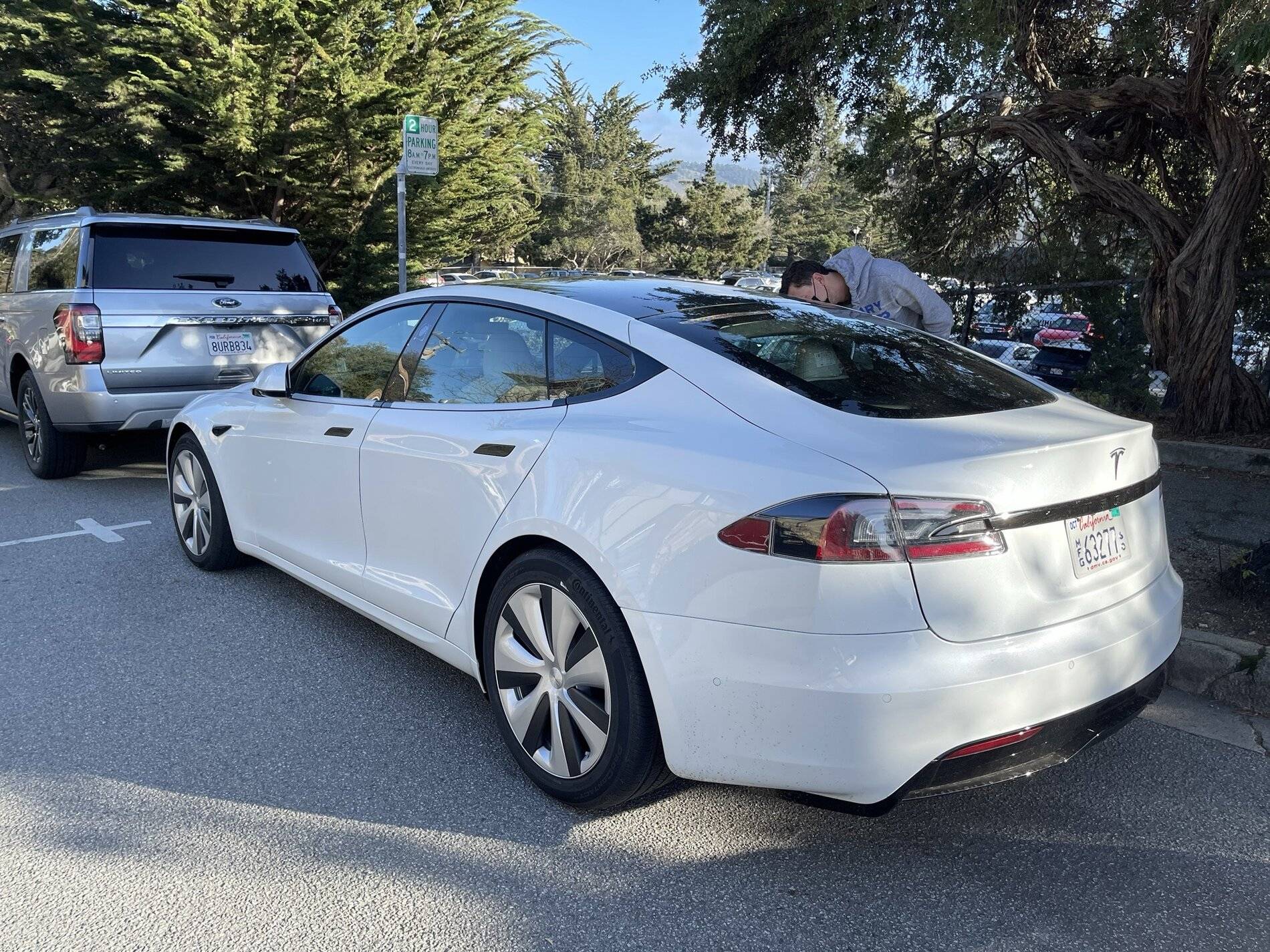 Porsche Cayenne EV Tesla Model S Plaid+ on the website for configuration Euu-T75VEAA6O-0