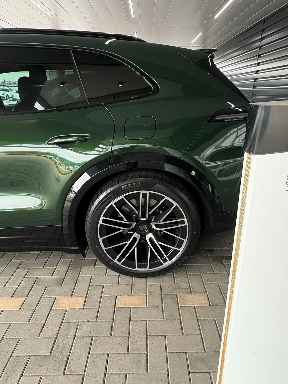 Porsche Cayenne EV Finally delivery day! First Cayenne electric of the dealership. - Mystic Green | 21” RS Spyder Image (29)