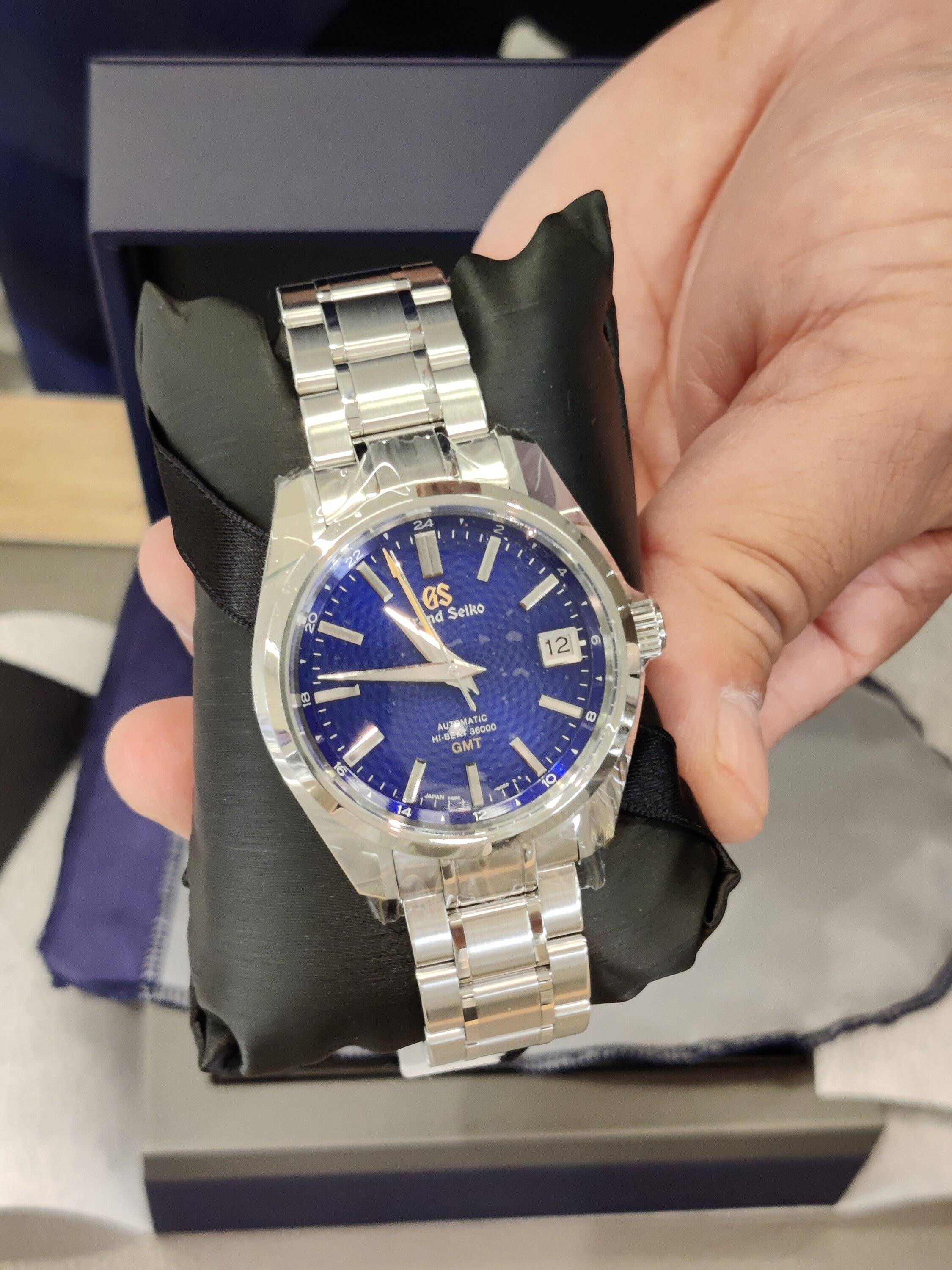 Porsche Cayenne EV Watch collectors - let's talk watches here! IMG_20220903_140340