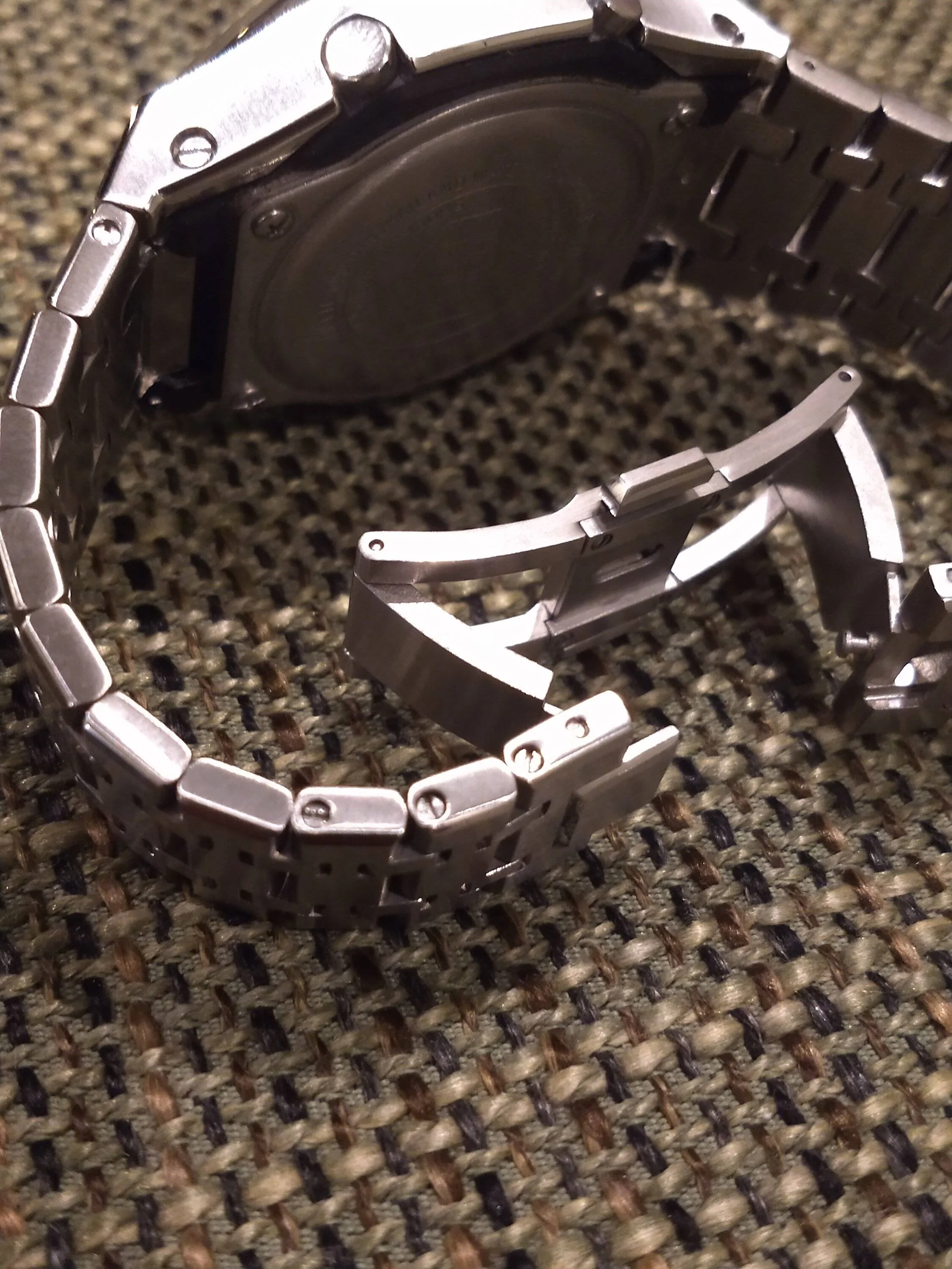 Porsche Cayenne EV Watch collectors - let's talk watches here! IMG_20221226_202349735