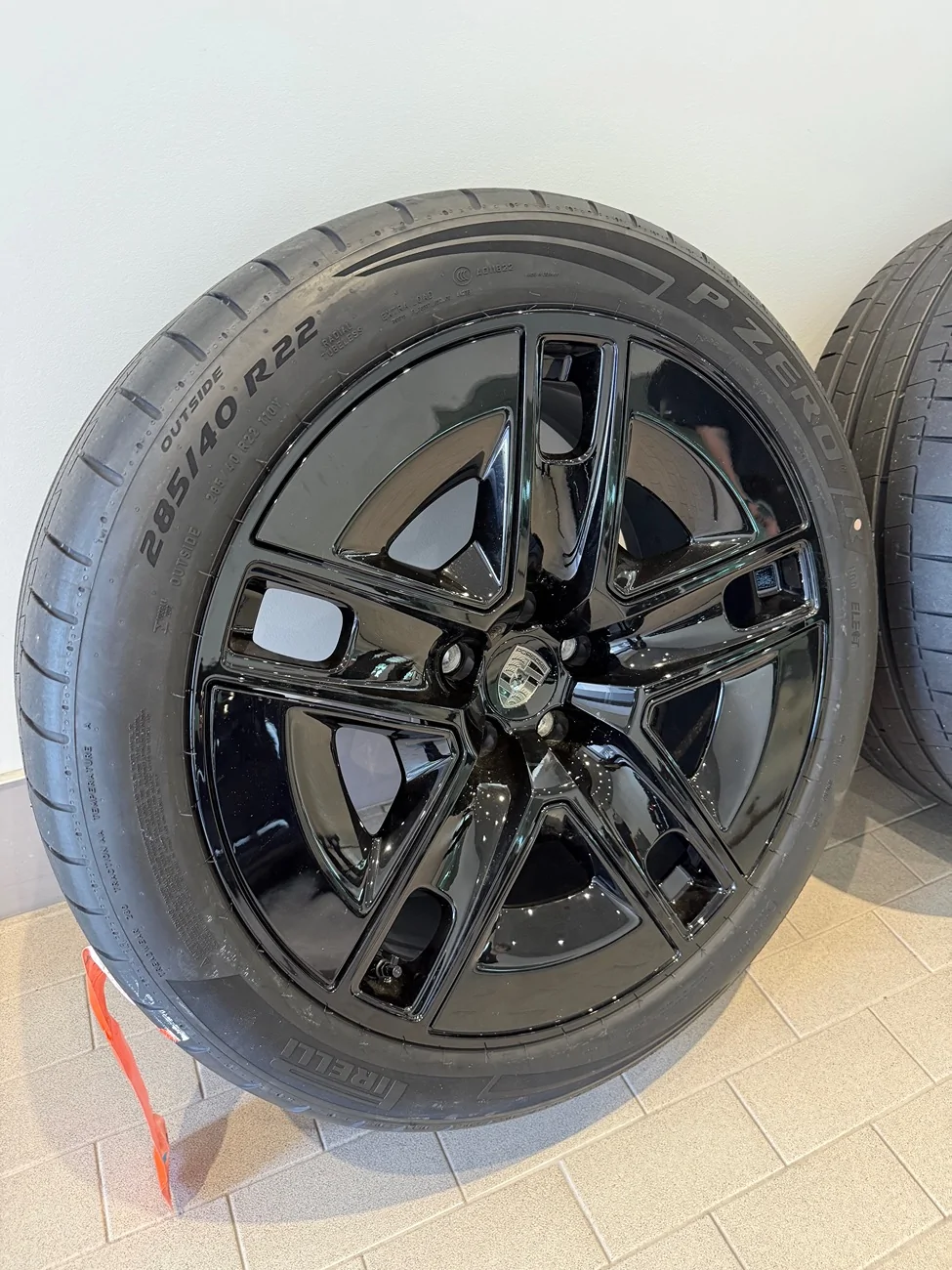 Porsche Cayenne EV *Brand New* 22” Cayenne Exclusive Design Wheels in High Gloss Black w/ Pirelli Tires IMG_5238