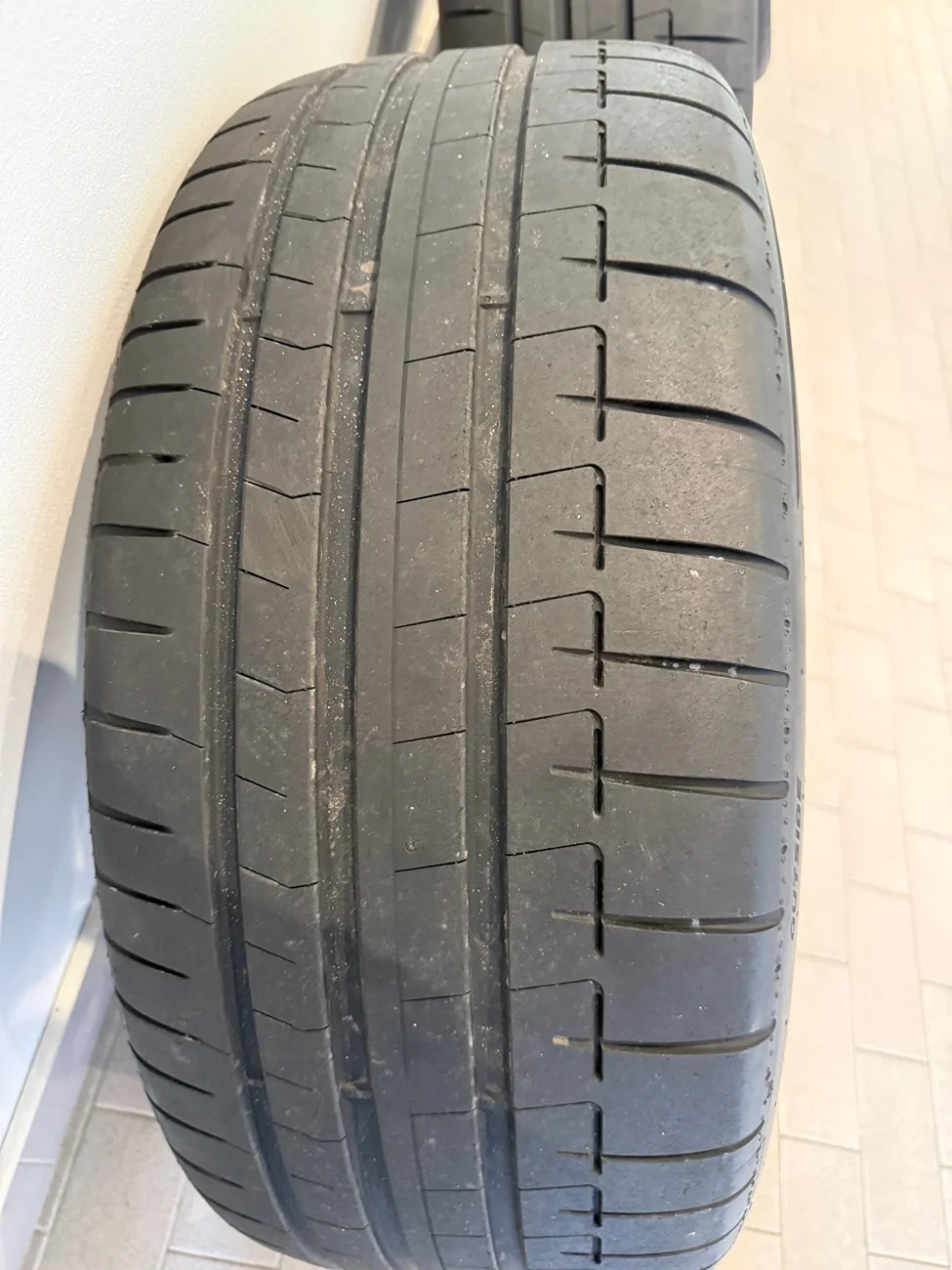 Porsche Cayenne EV *Brand New* 22” Cayenne Exclusive Design Wheels in High Gloss Black w/ Pirelli Tires IMG_5239