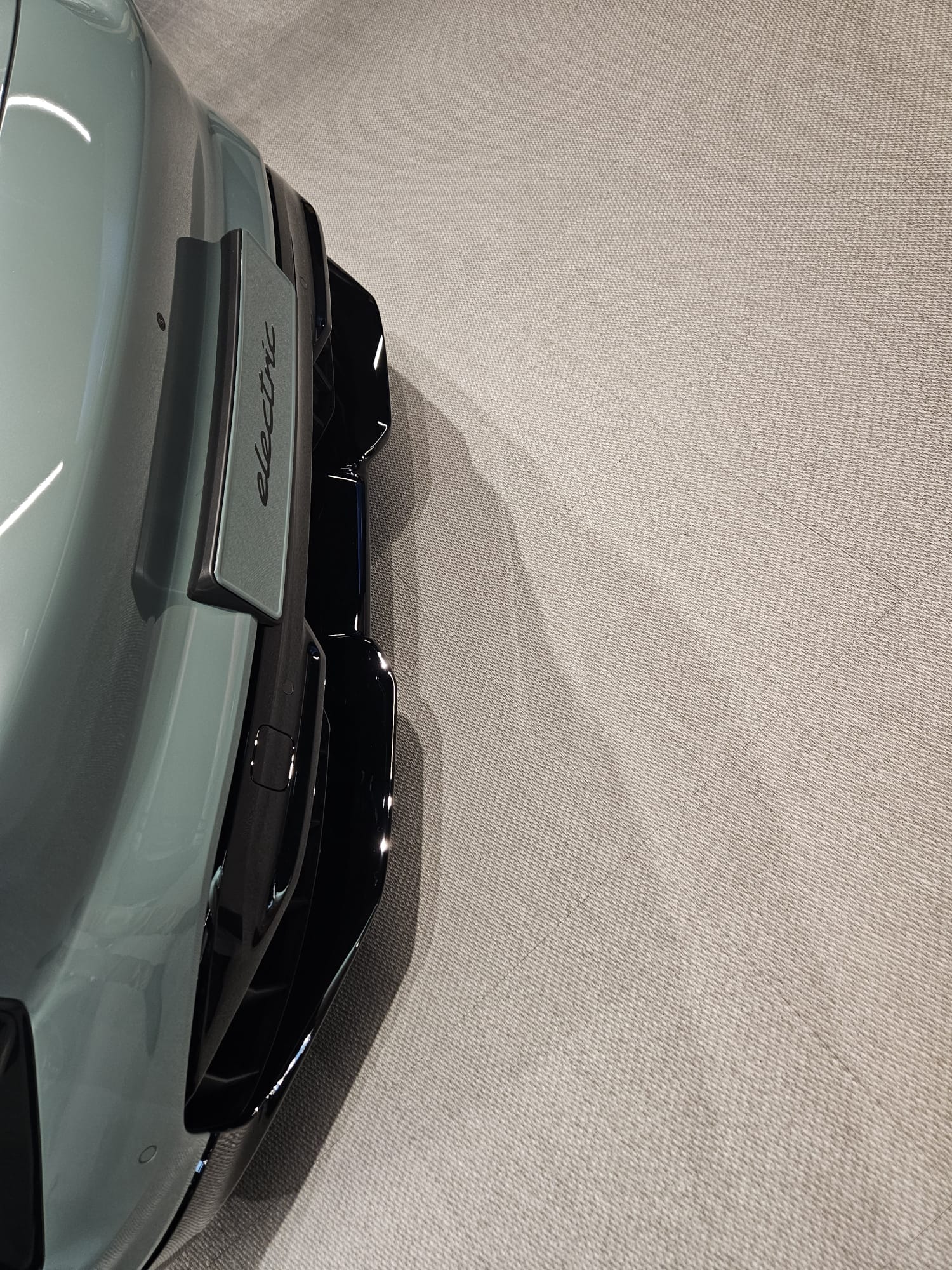 Porsche Cayenne EV Cayenne preview at the Franciacorta Experience Center Italia racetrack Immagine WhatsApp 2025-11-28 ore 11.43.32_a95a7a49