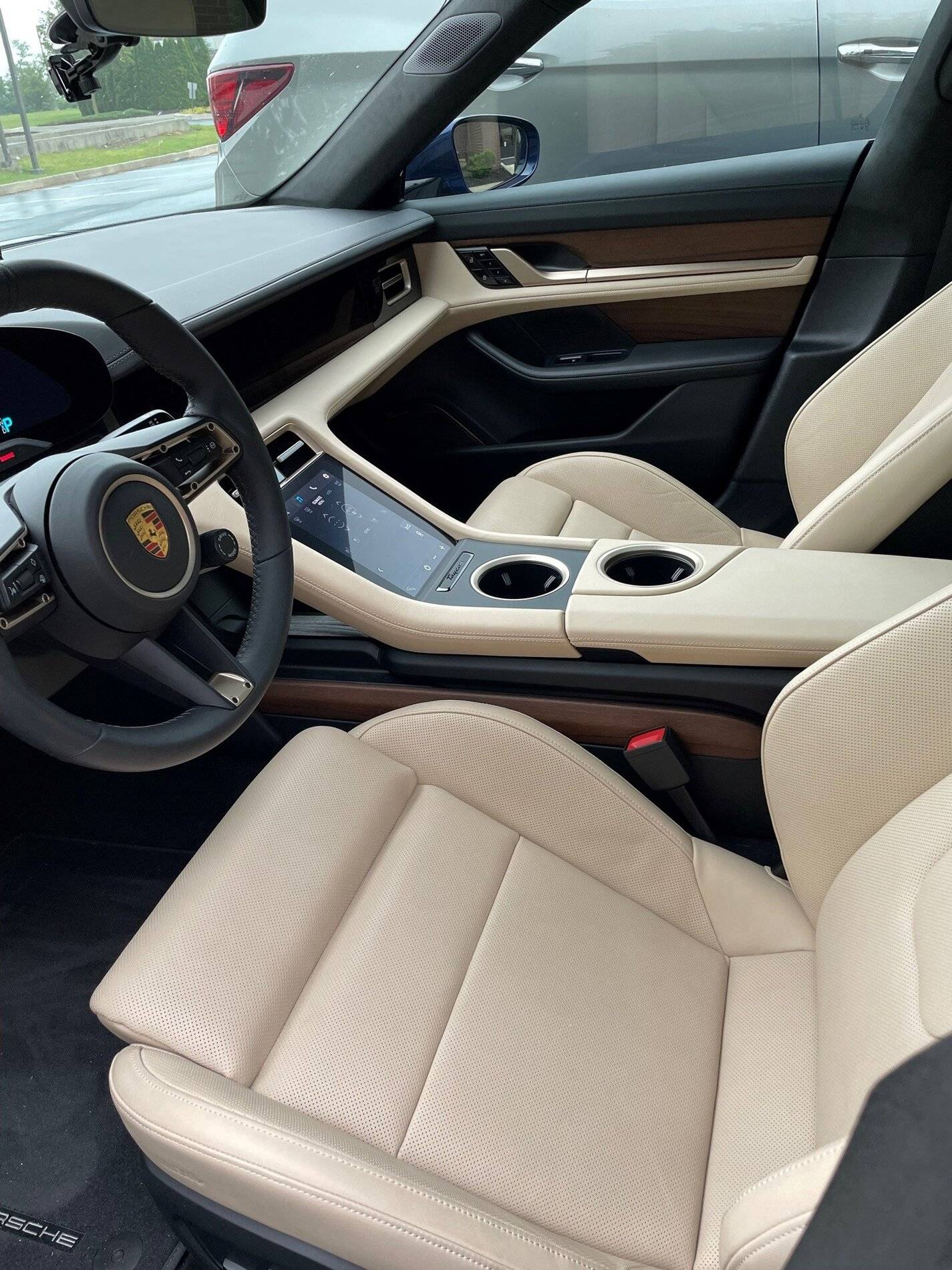 Porsche Cayenne EV Anyone option the wood trim and thoughts on it? Interior3