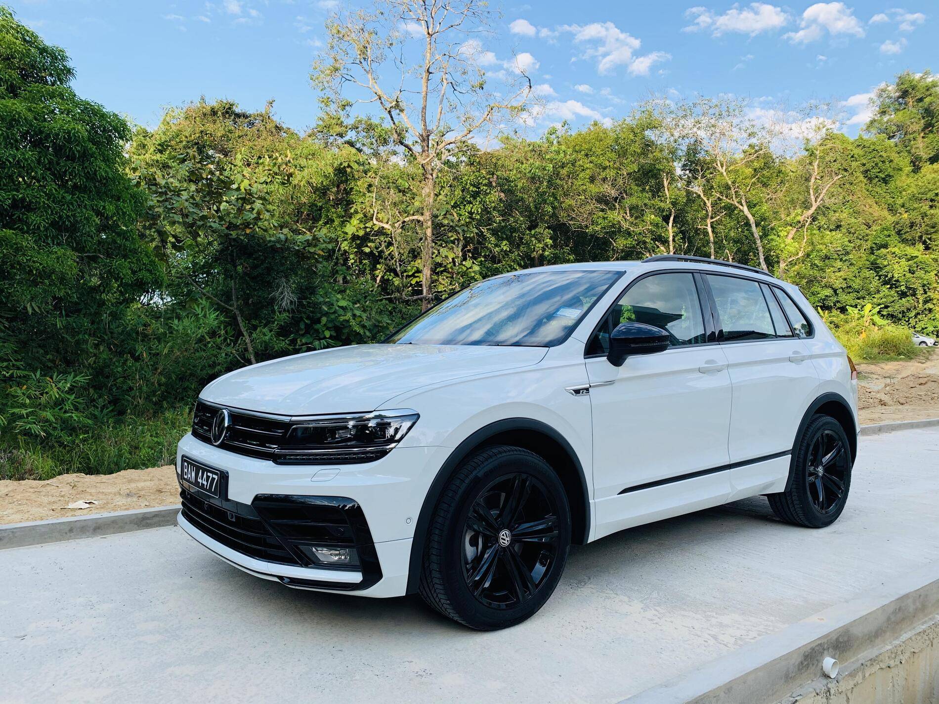 Porsche Cayenne EV If you’re bored sometime - go test drive a Model 3 lmviuceegjs41