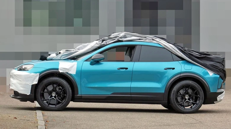 Porsche Cayenne Turbo GT EV Electric w: rear wing 1.webp