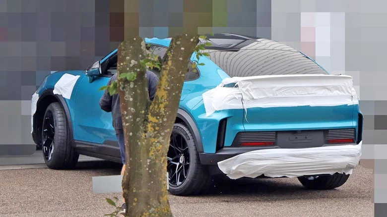 Porsche Cayenne Turbo GT EV Electric w: rear wing 3.webp