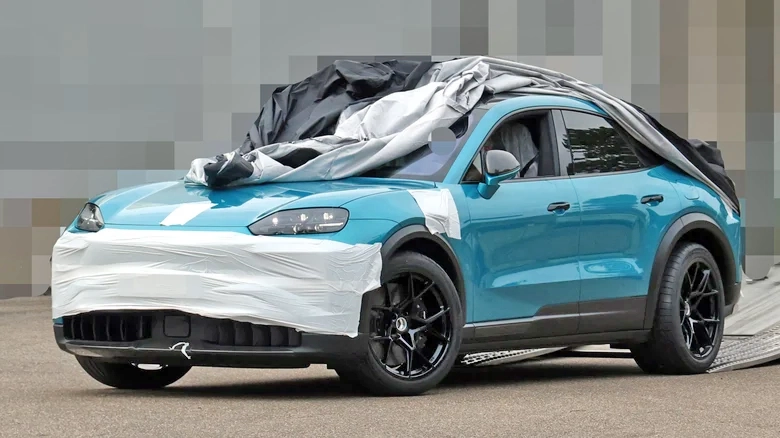 Porsche Cayenne Turbo GT EV Electric w: rear wing 4.webp