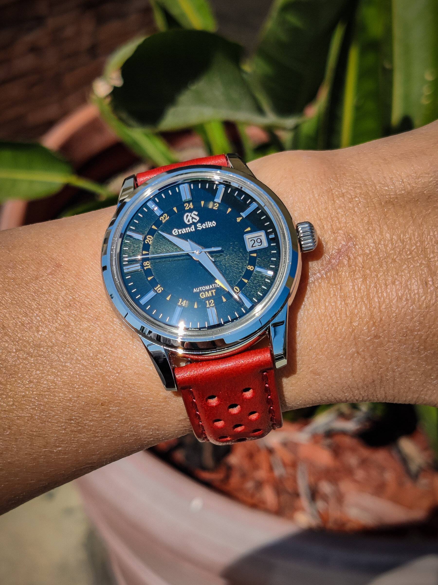 Porsche Cayenne EV Watch collectors - let's talk watches here! PSX_20220429_103938