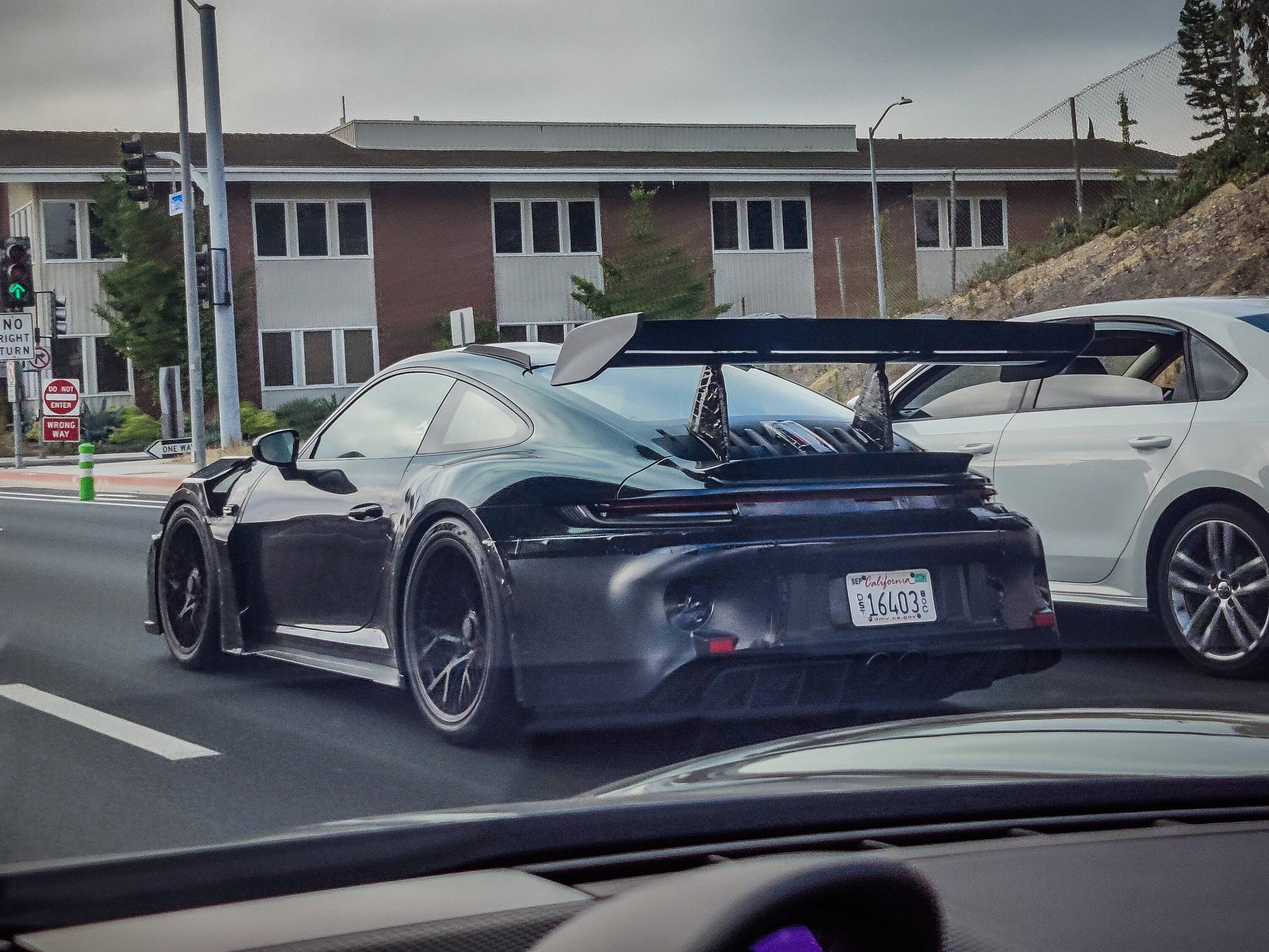 Porsche Cayenne EV 992 GT3RS sighting? PSX_20220727_092045