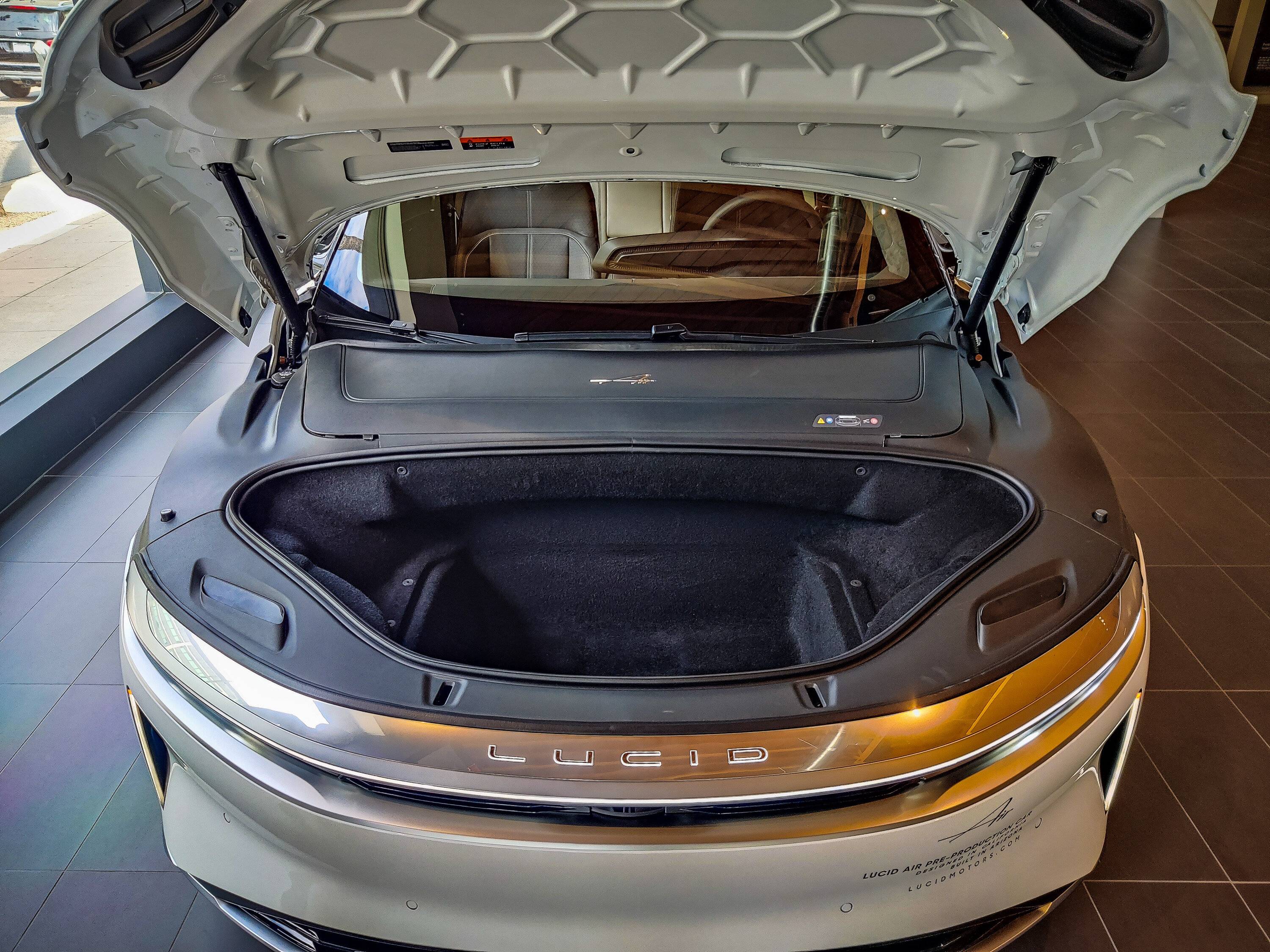 Porsche Cayenne EV Cross shopping w Lucid PSX_20220801_081327
