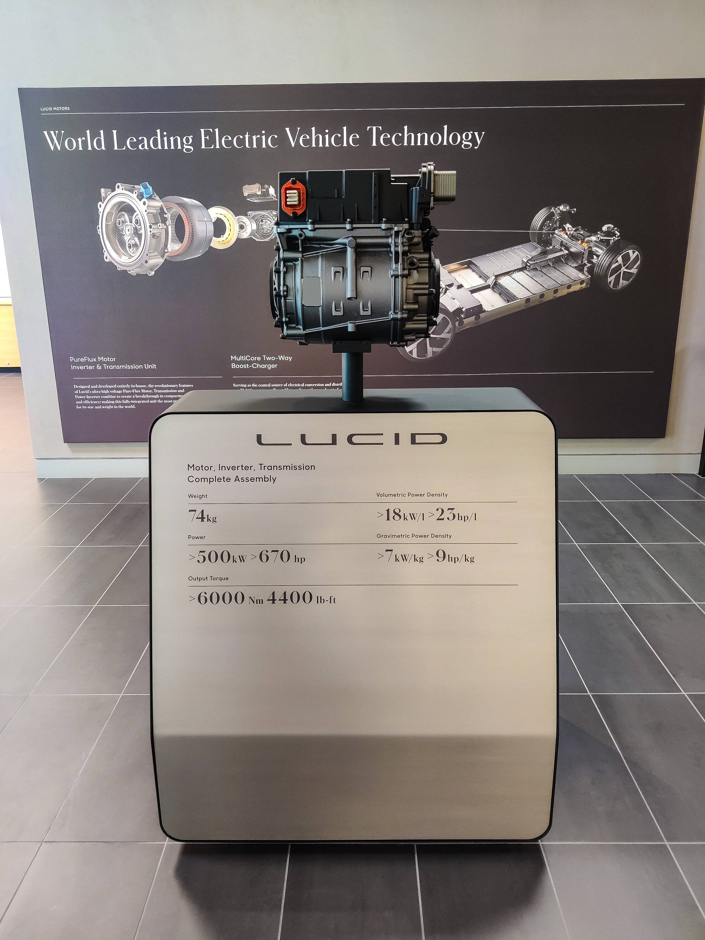 Porsche Cayenne EV Cross shopping w Lucid PSX_20220801_081521