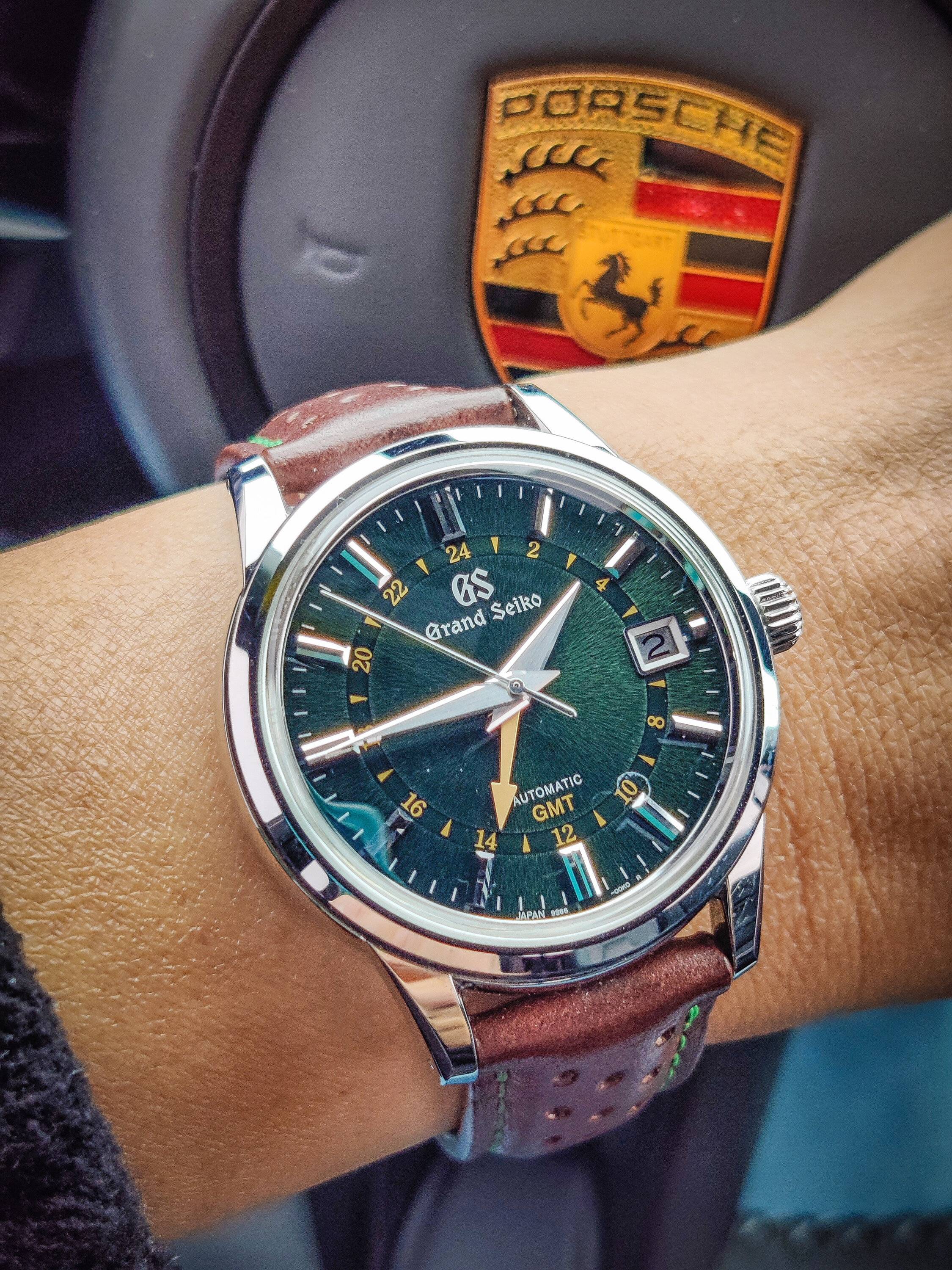 Porsche Cayenne EV Watch collectors - let's talk watches here! PSX_20221202_134540