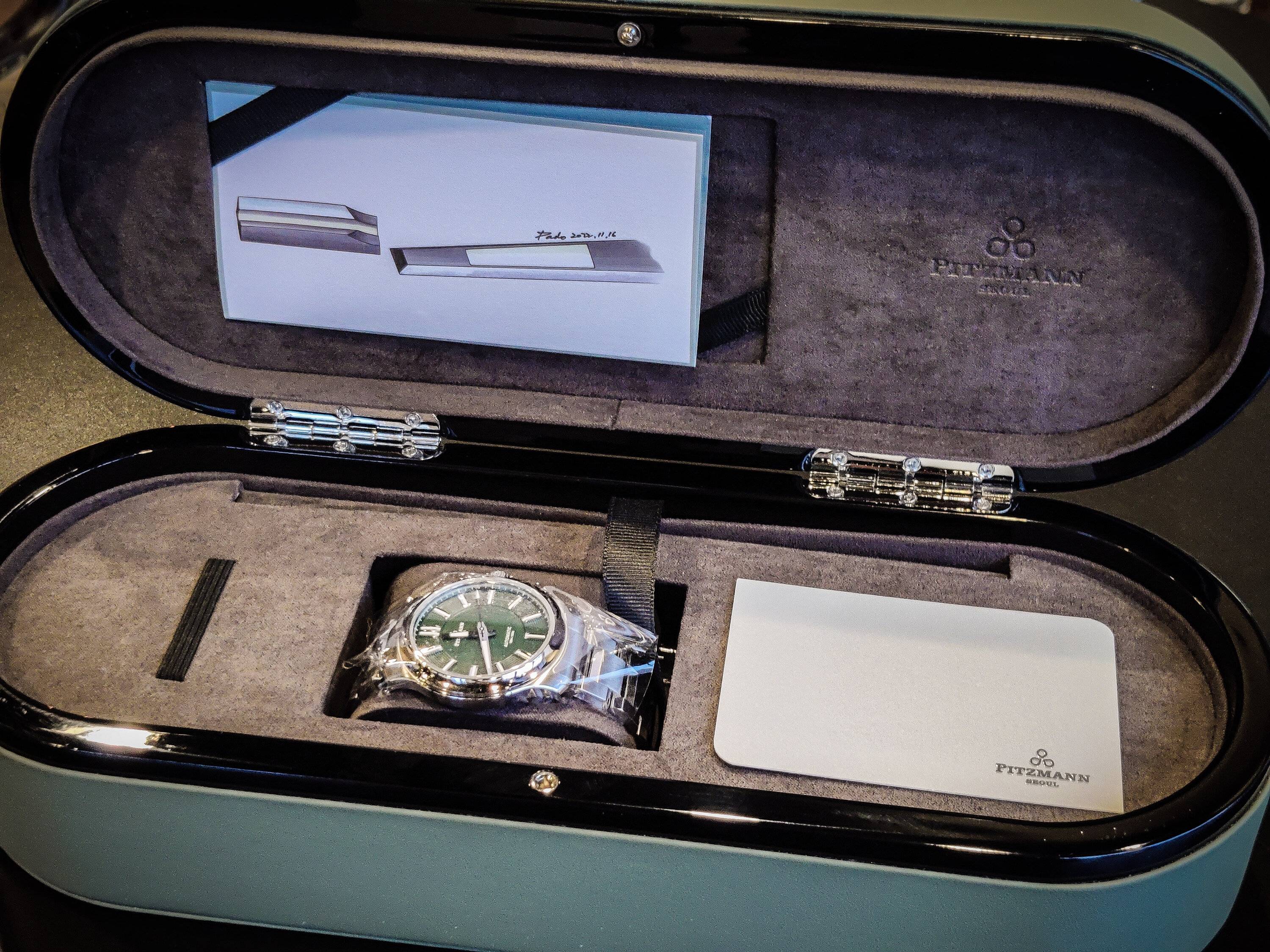 Porsche Cayenne EV Watch collectors - let's talk watches here! PSX_20230131_081436