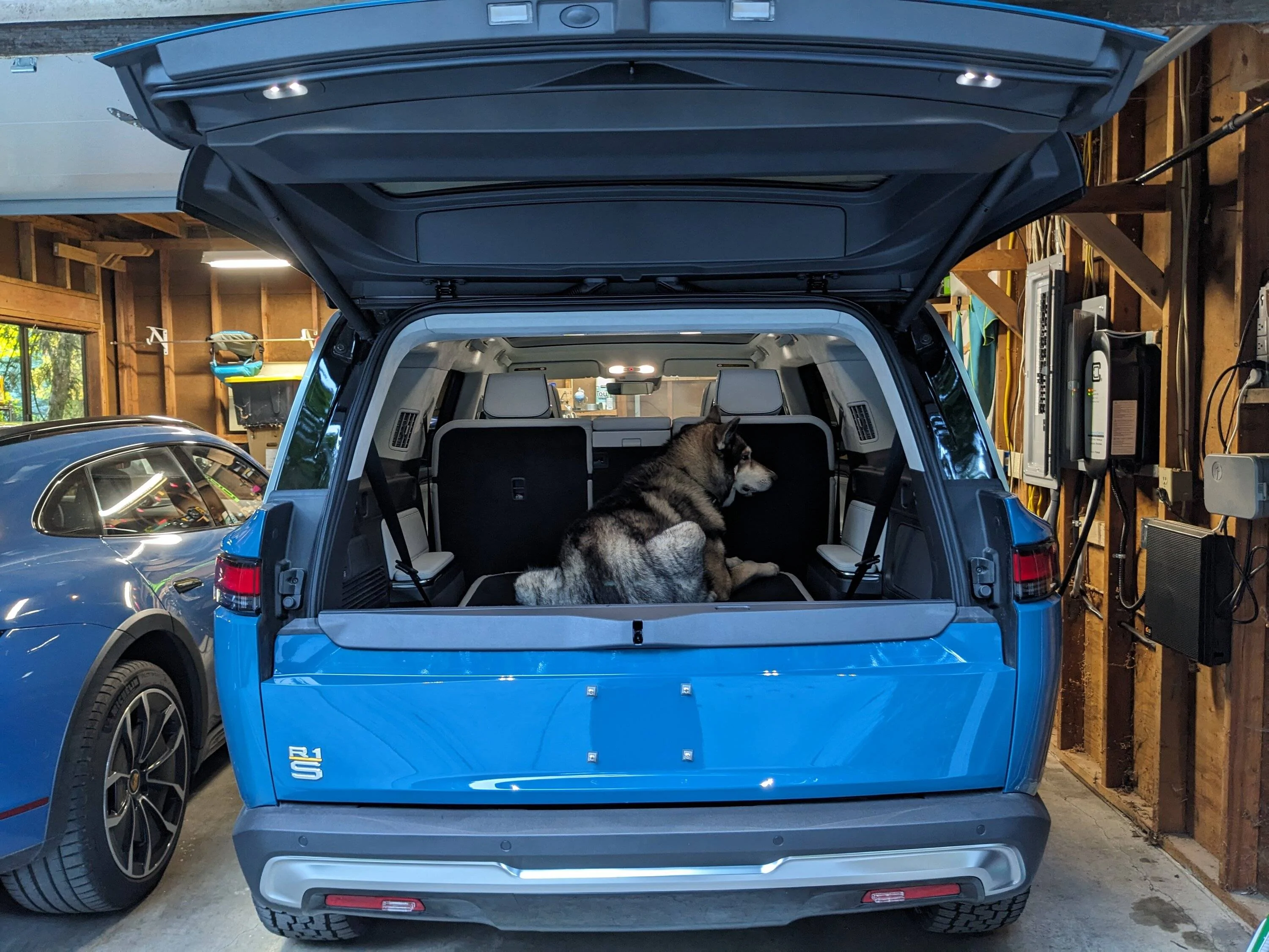 Porsche Cayenne EV Taycan vs Rivian R1S PXL_20230629_032355790