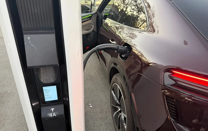 [North America] - Charging a Porsche at Tesla Supercharger (my experience report)
