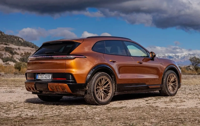 Cayenne EV Madiera Gold Metallic Photos