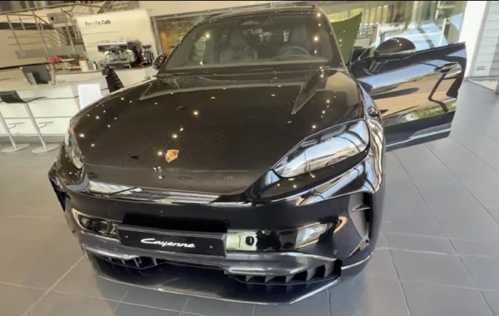 Black Cayenne EV Base Model (German press car) @ UK dealer