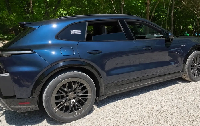 New Derek Bonzagni Cayenne Turbo EV video (Algarve with Turbonite wheels)