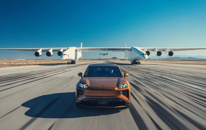 Video: Can the Cayenne Turbo Electric keep pace with the world's largest aircraft?