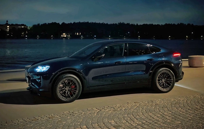 Cayenne EV Turbo Coupé Electric Algarve blue delivered